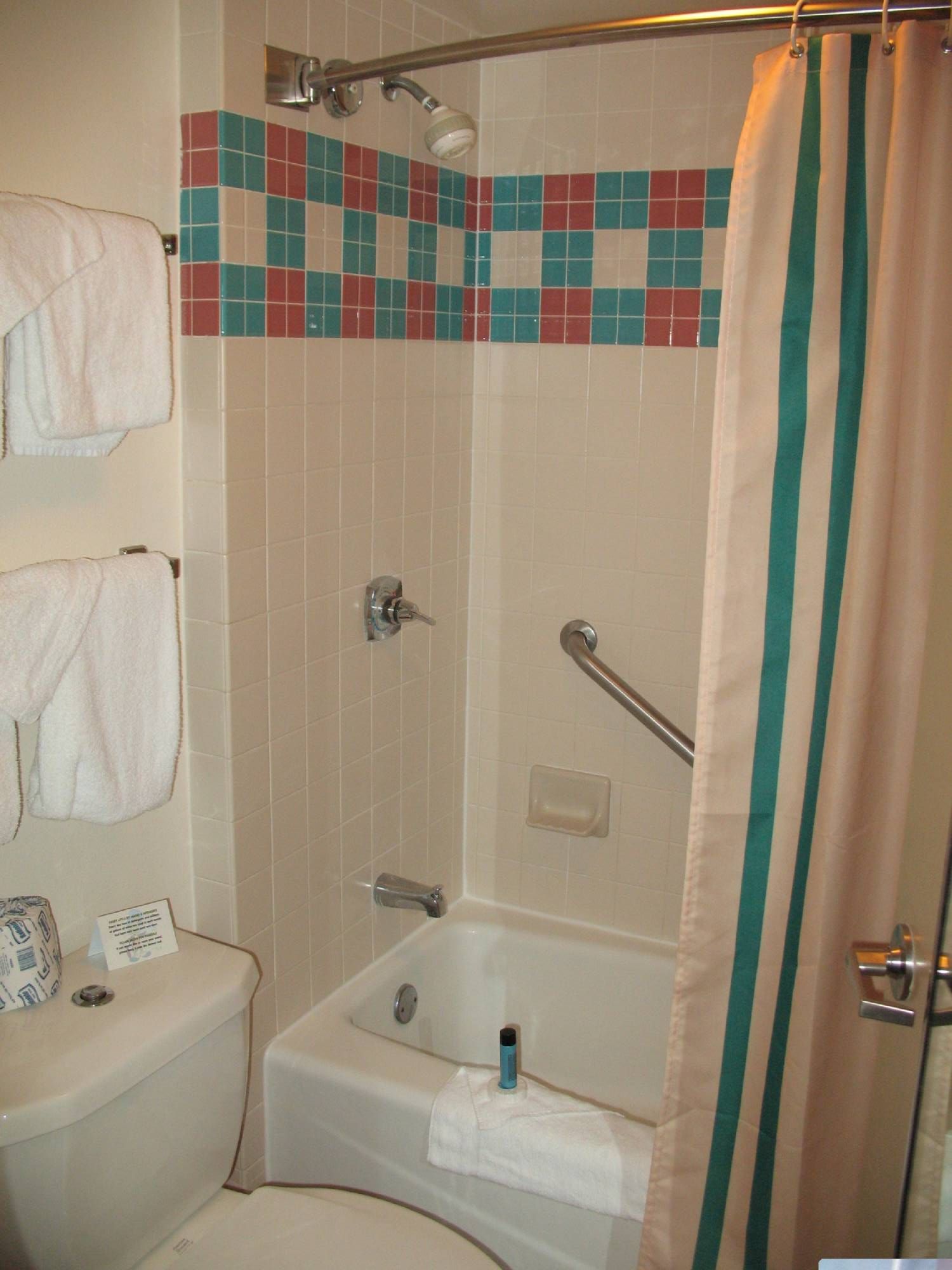 All-Star Music Standard Room - Shower/Tub