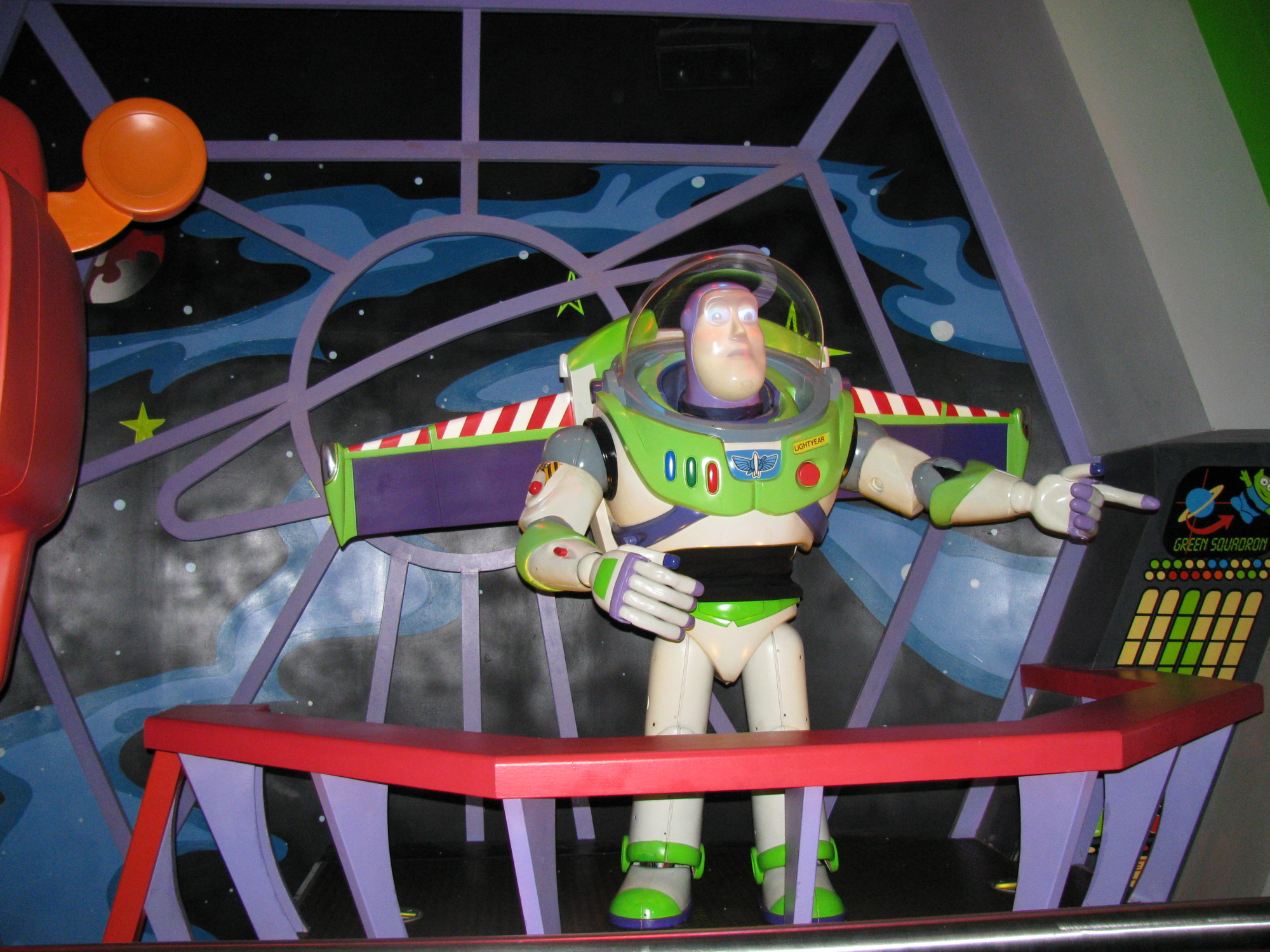 Tomorrowland - Buzz Lightyear's Space Ranger Spin