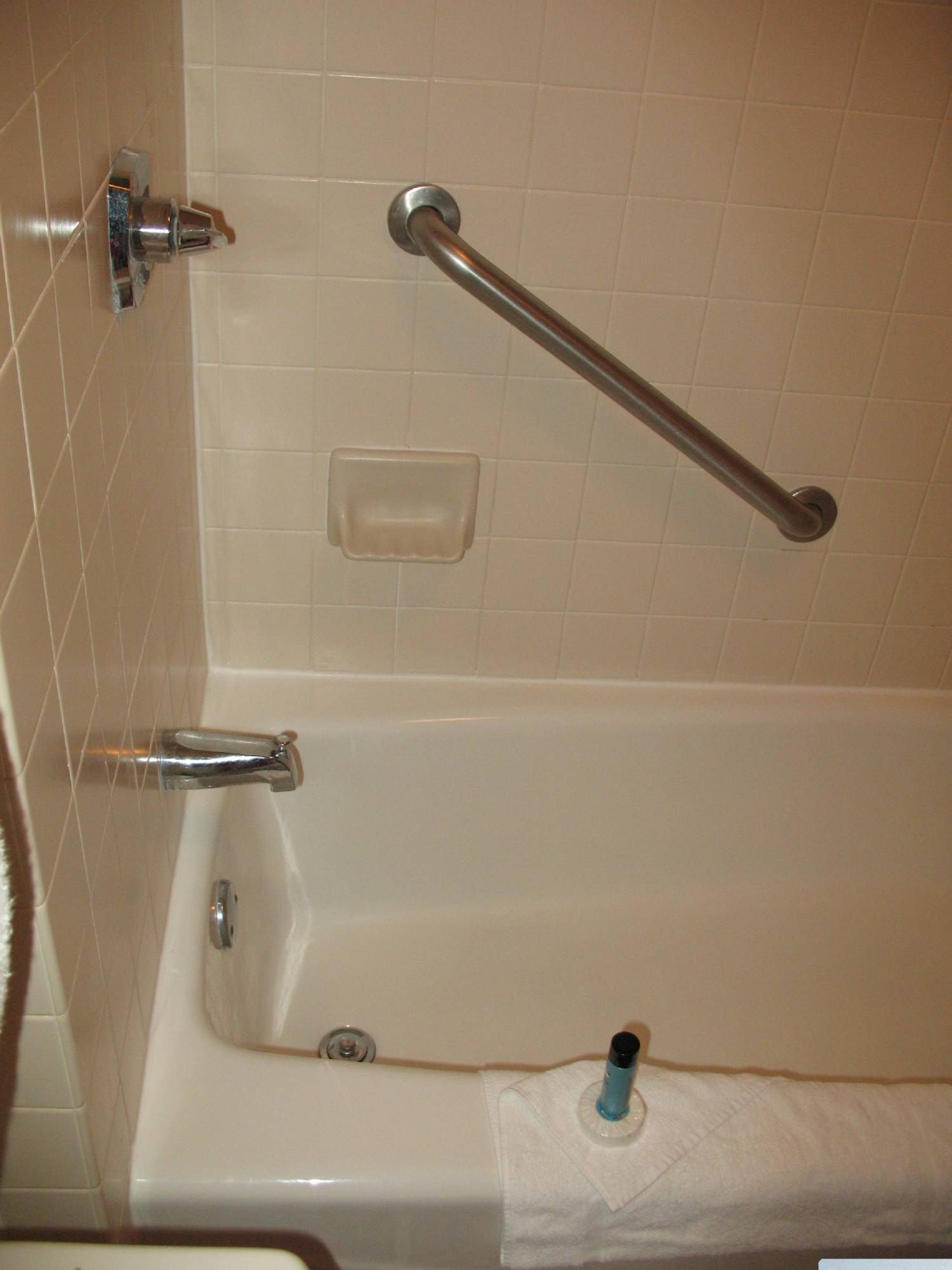All-Star Music Standard Room - Shower/Tub