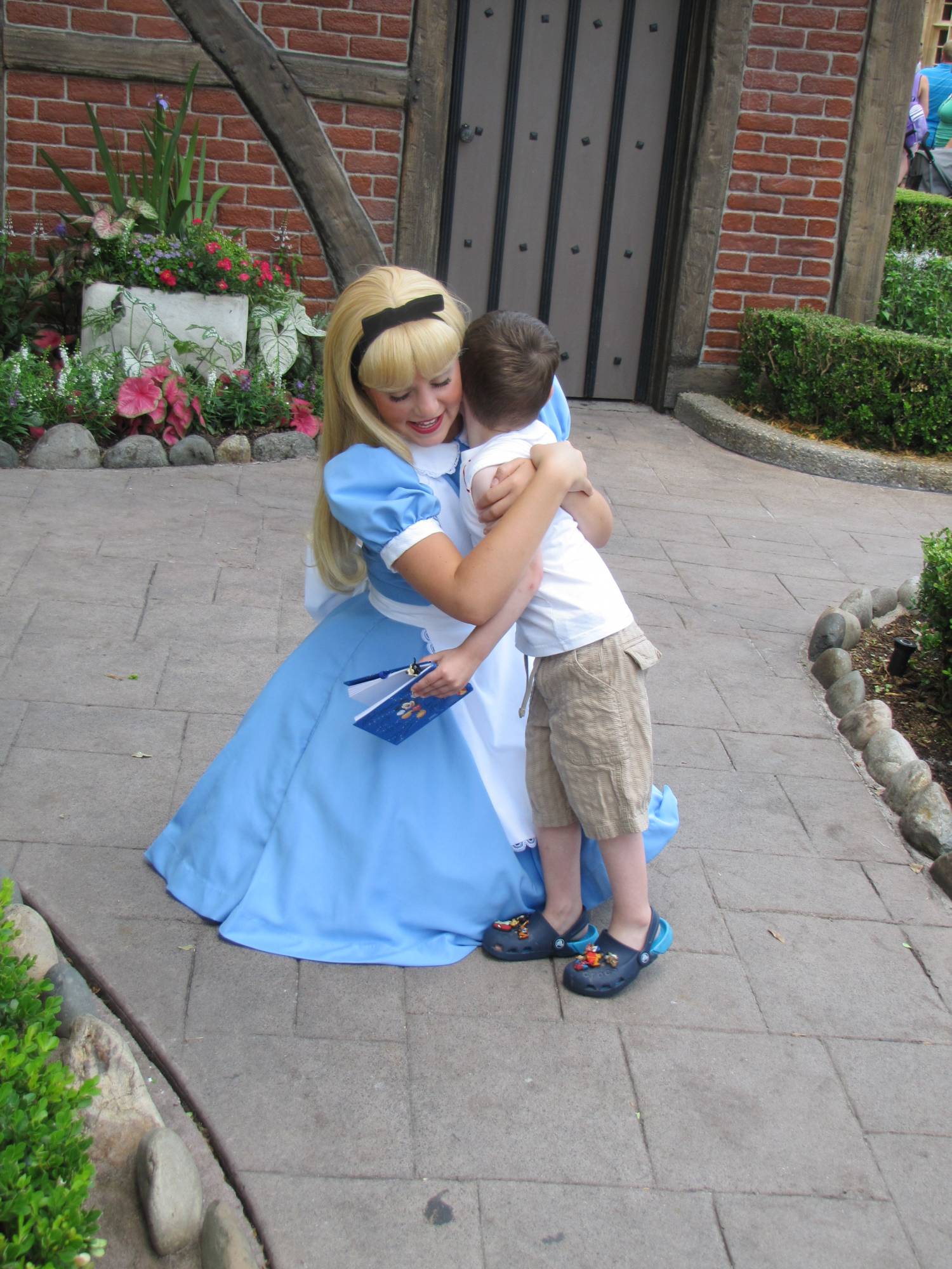 Epcot - United Kingdom - Meeting Alice