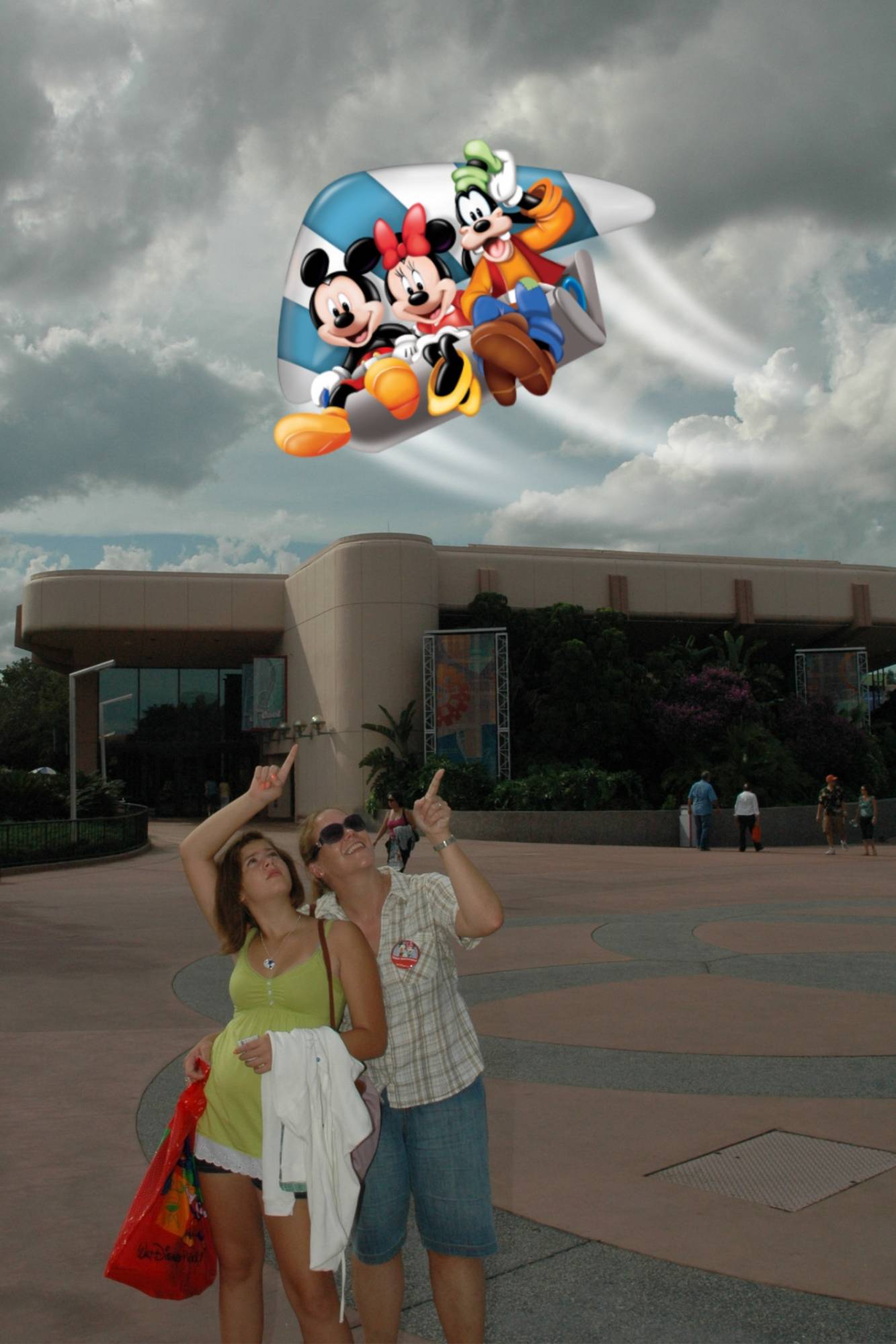 Epcot - Mickey, Minnie and Goofy Soarin
