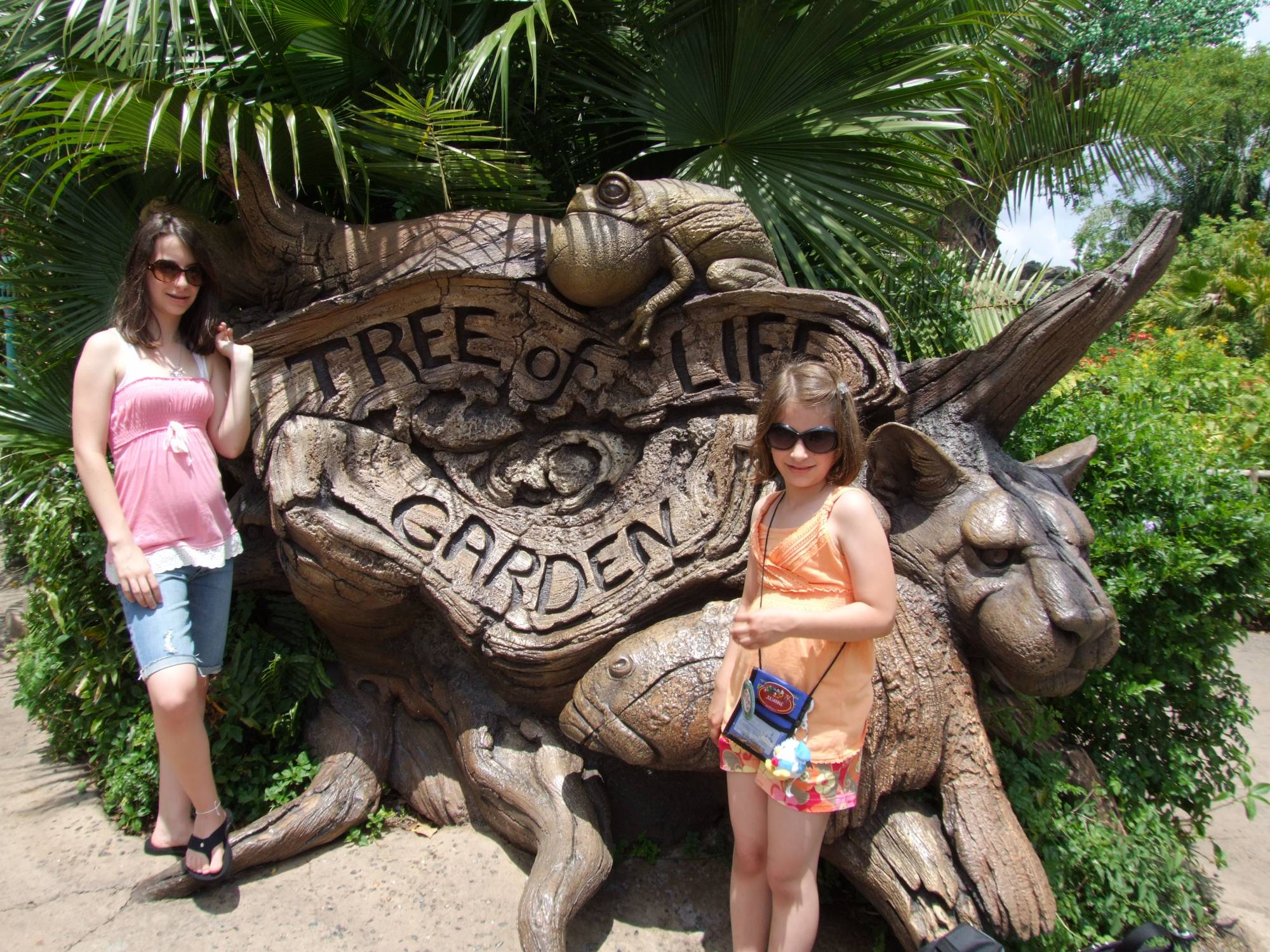 Animal Kingdom - Discovery Island - Tree of Life Garden