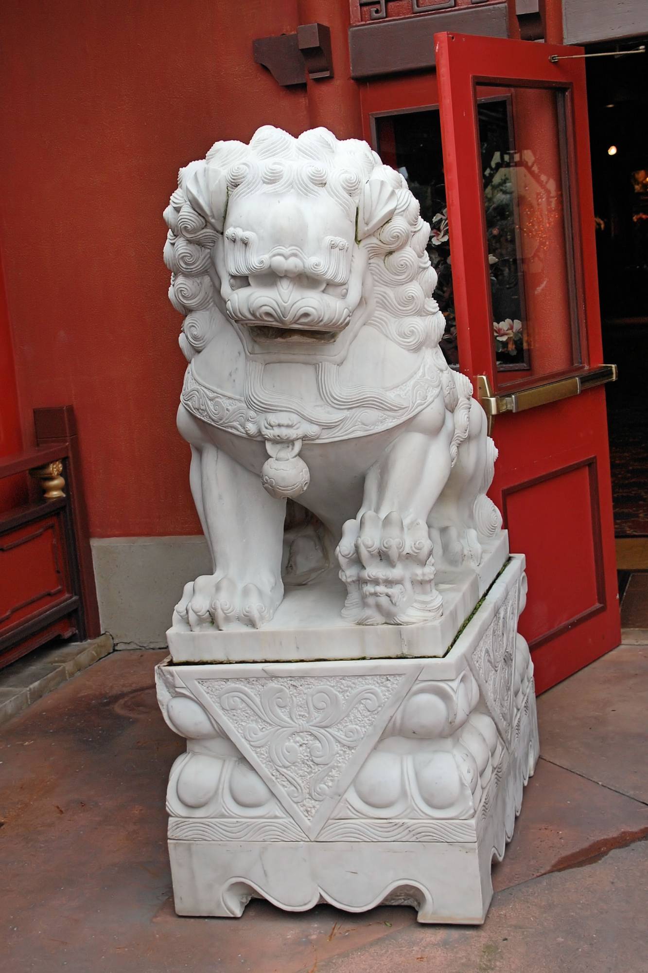 Epcot - World Showcase - China Statue