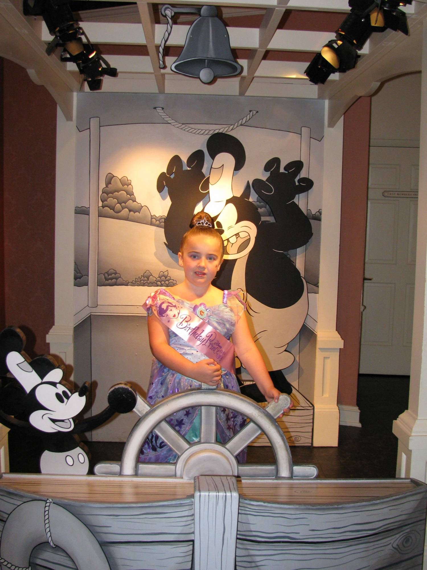 Magic Kingdom - I will give you a hand Steamboat Willy!!