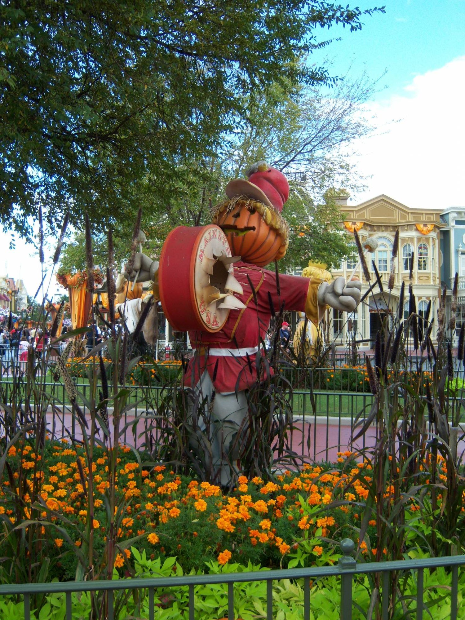 Magic Kingdom - Marching Scarecrow