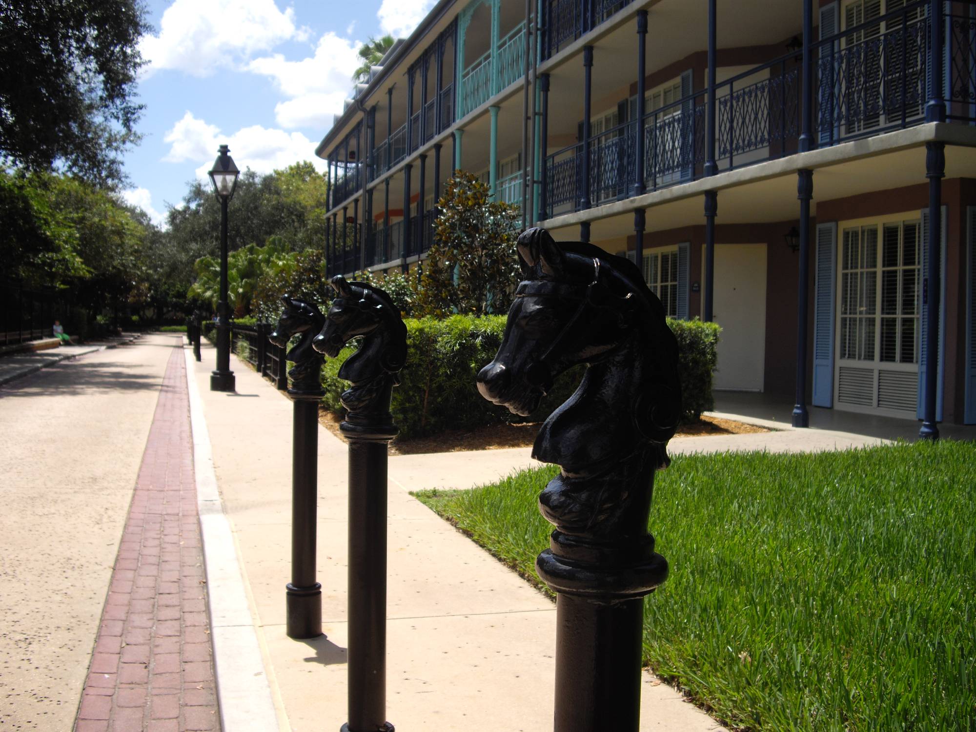 Port Orleans French Quarter walkway