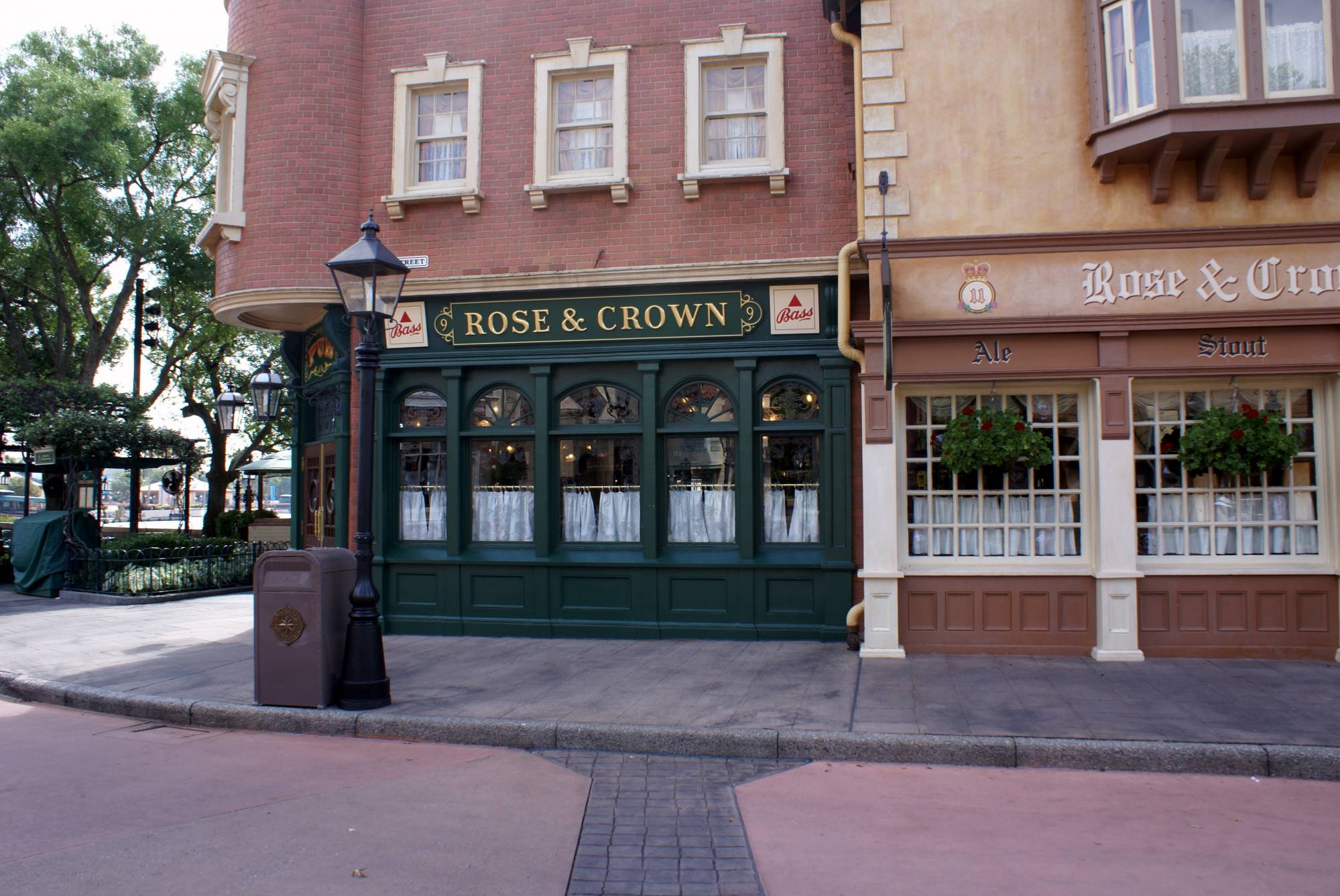 Epcot - World Showcase - Rose and Crown