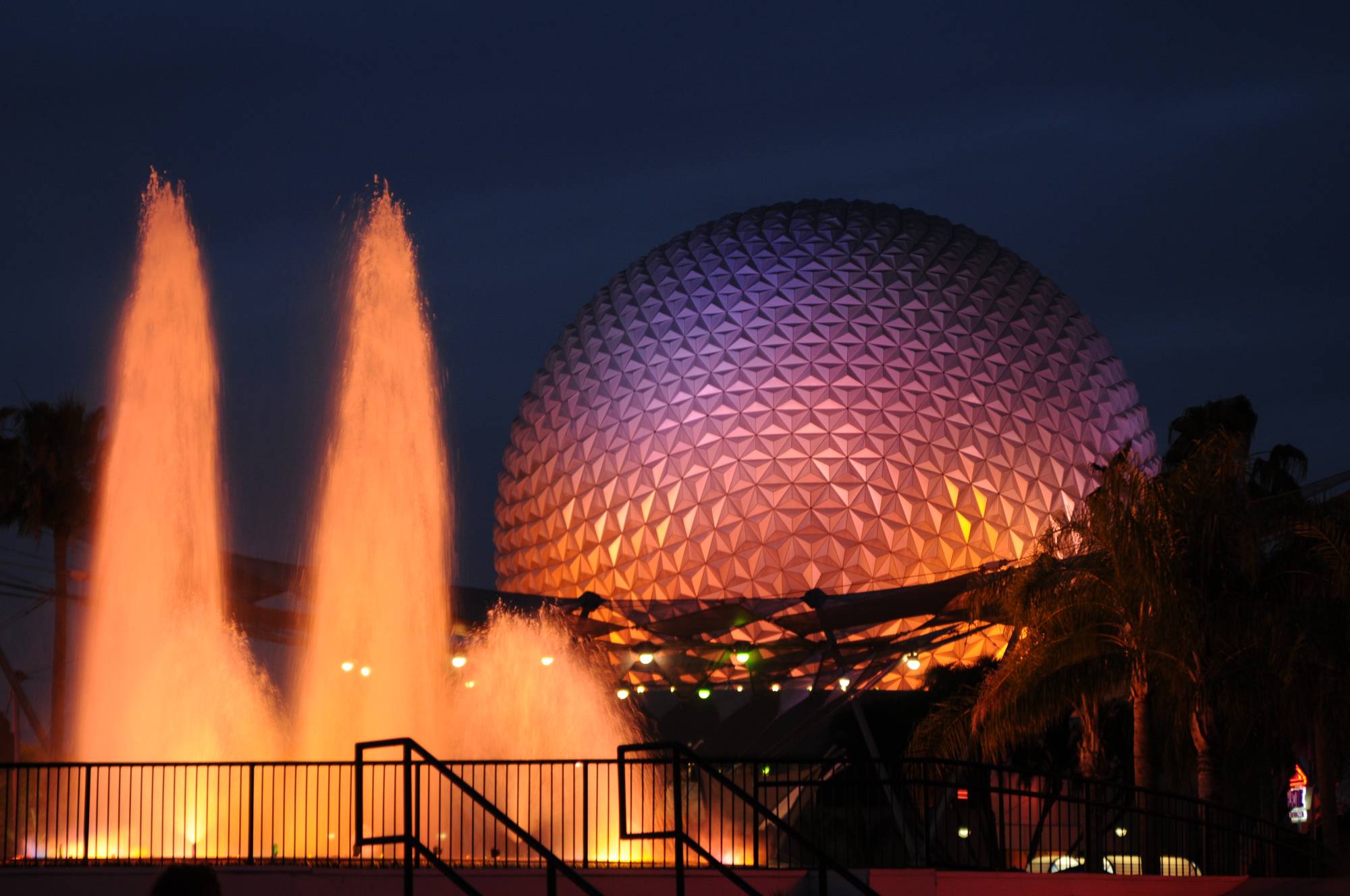 Epcot - Fountain and Spaceship Earth