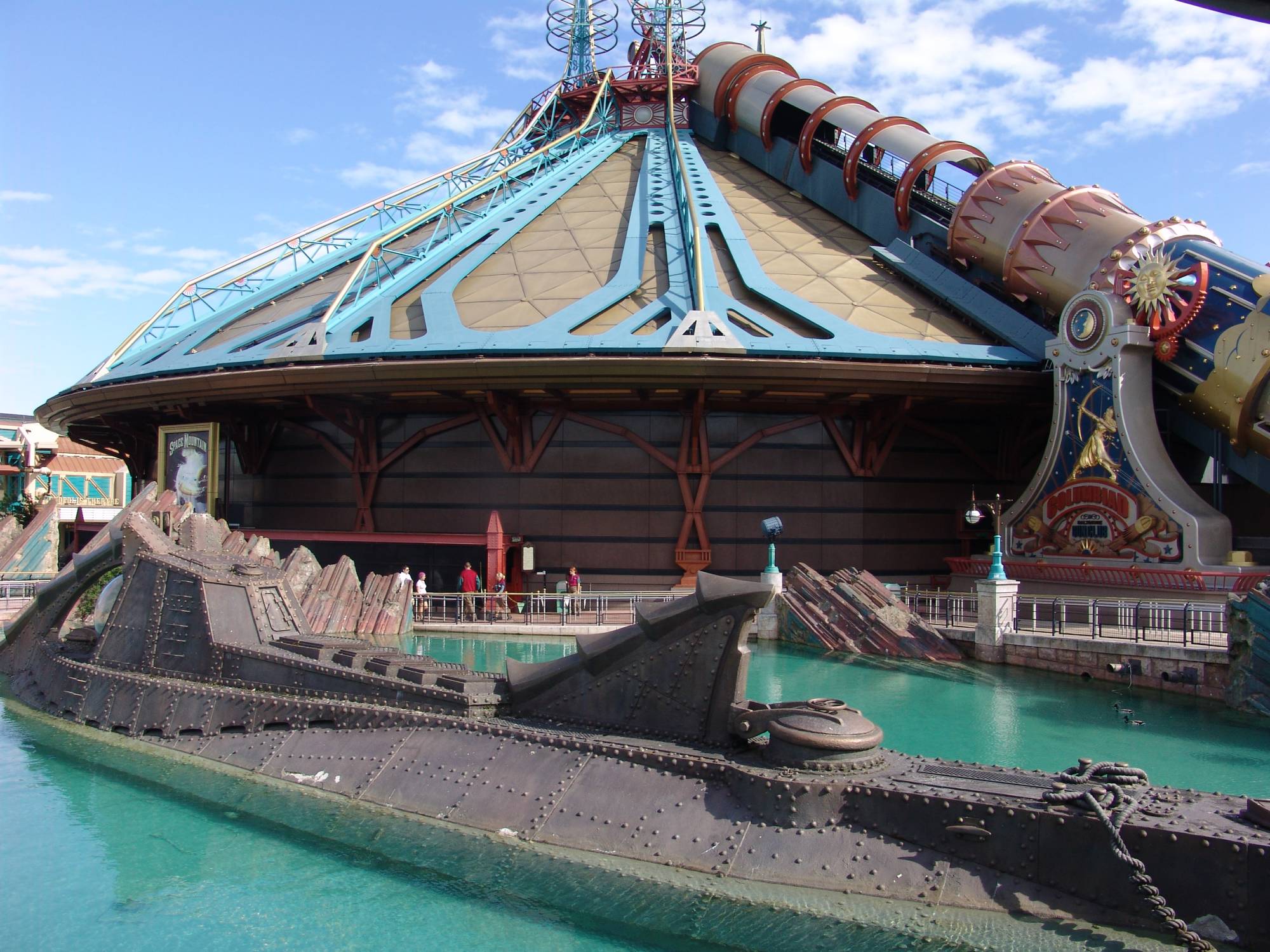 Disneyland Paris - Nautilus and Space Mountain