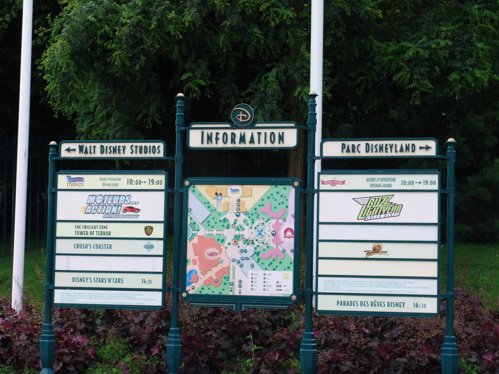 Disneyland Paris - signs