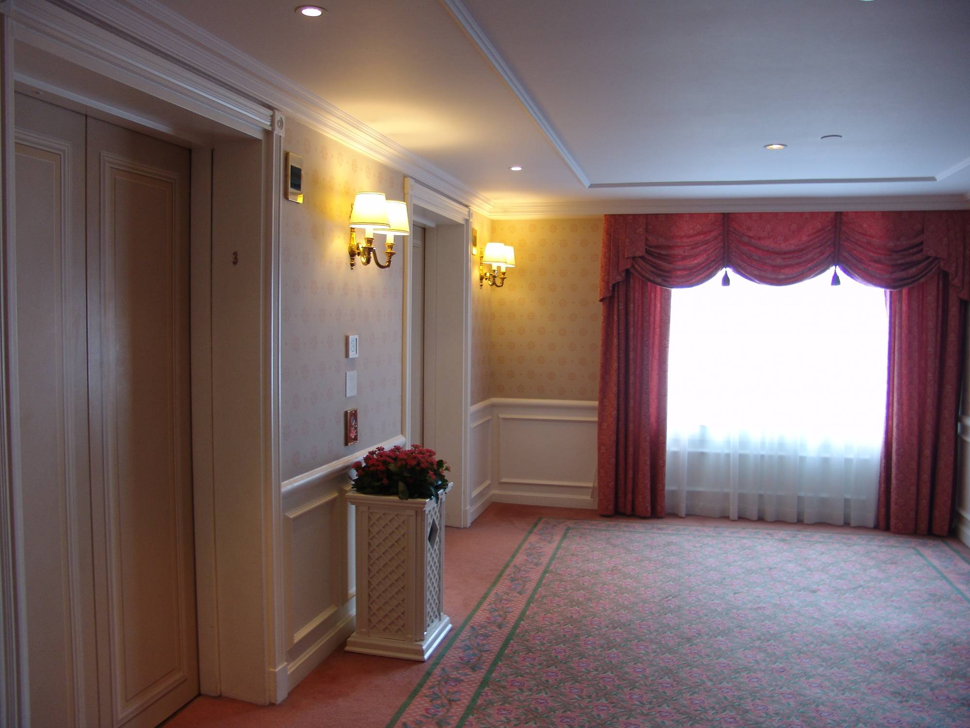 Disneyland Paris - Disneyland Hotel