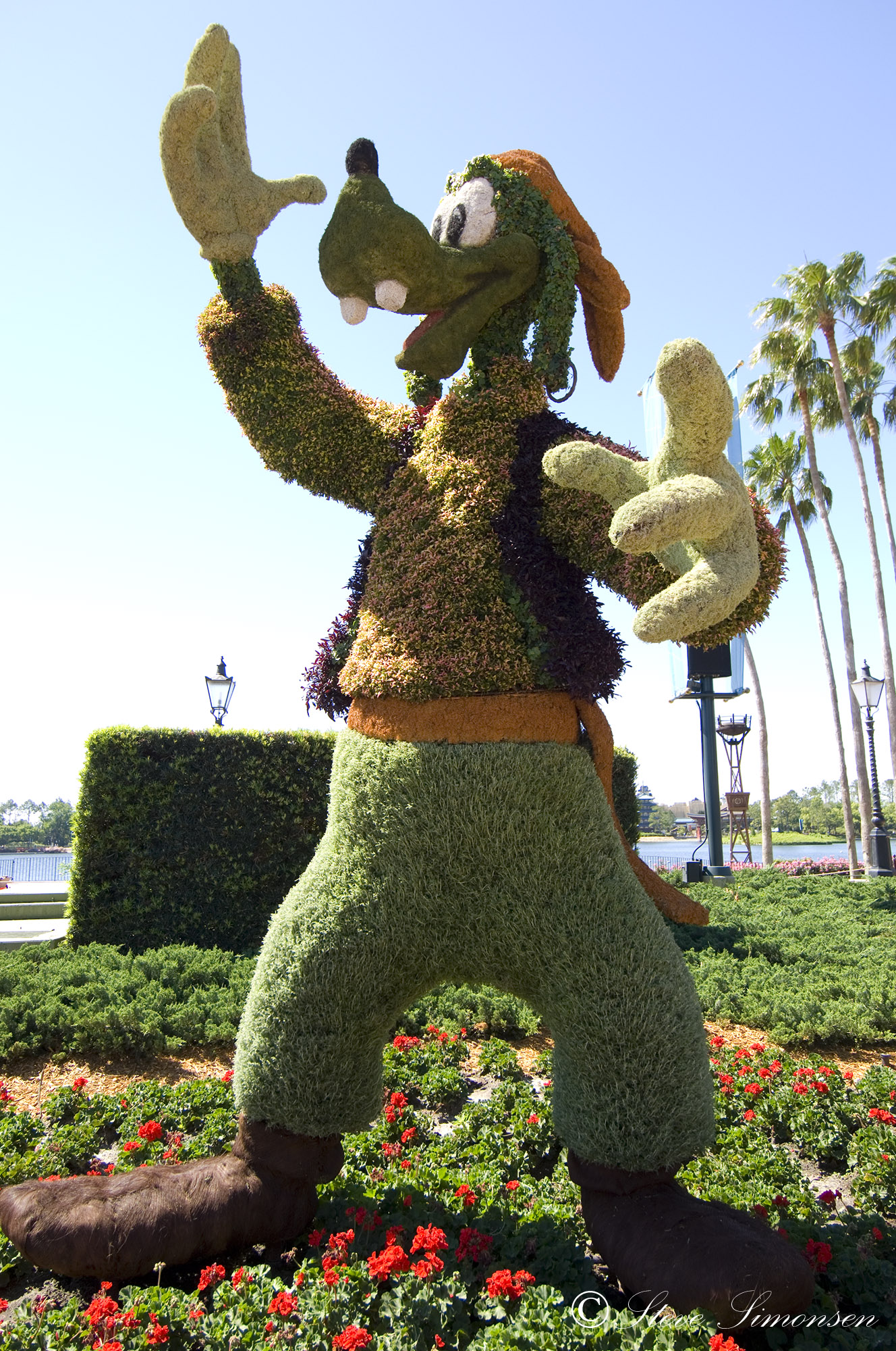 Epcot - Goofy topiary