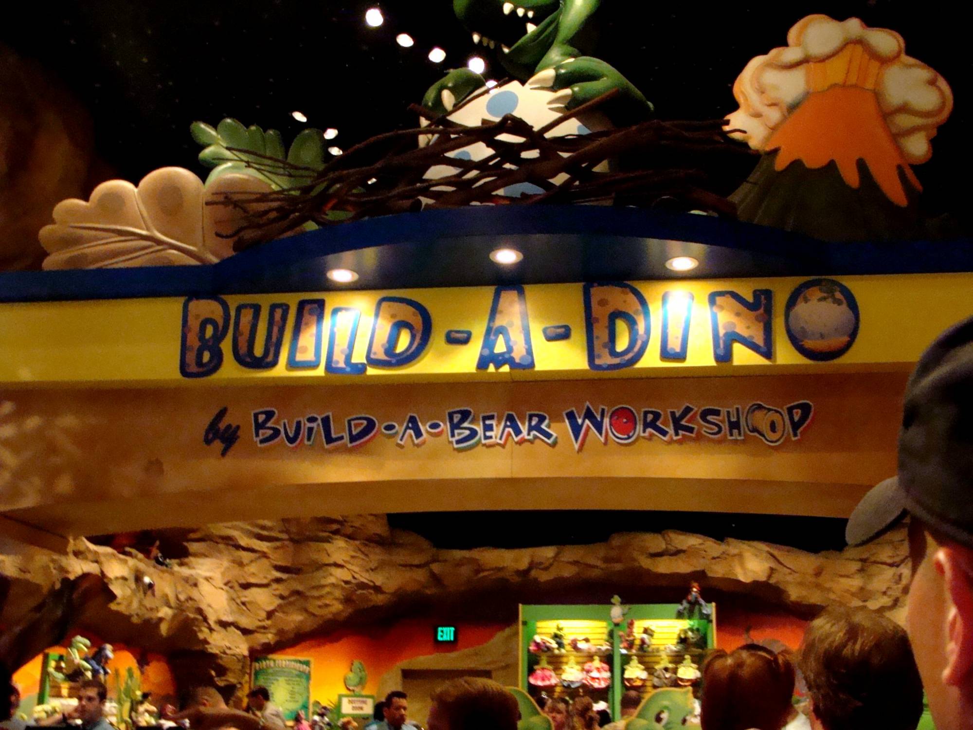 Build-A-Dino inside T-Rex Cafe