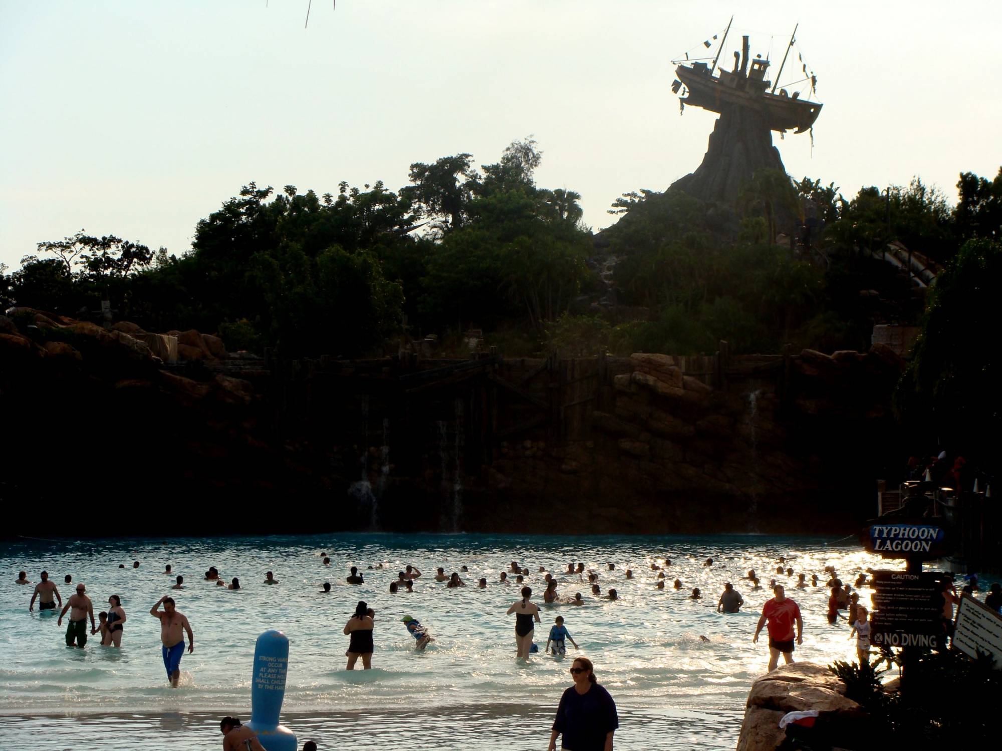 Miss Tilly, Mount Mayday, surf pool