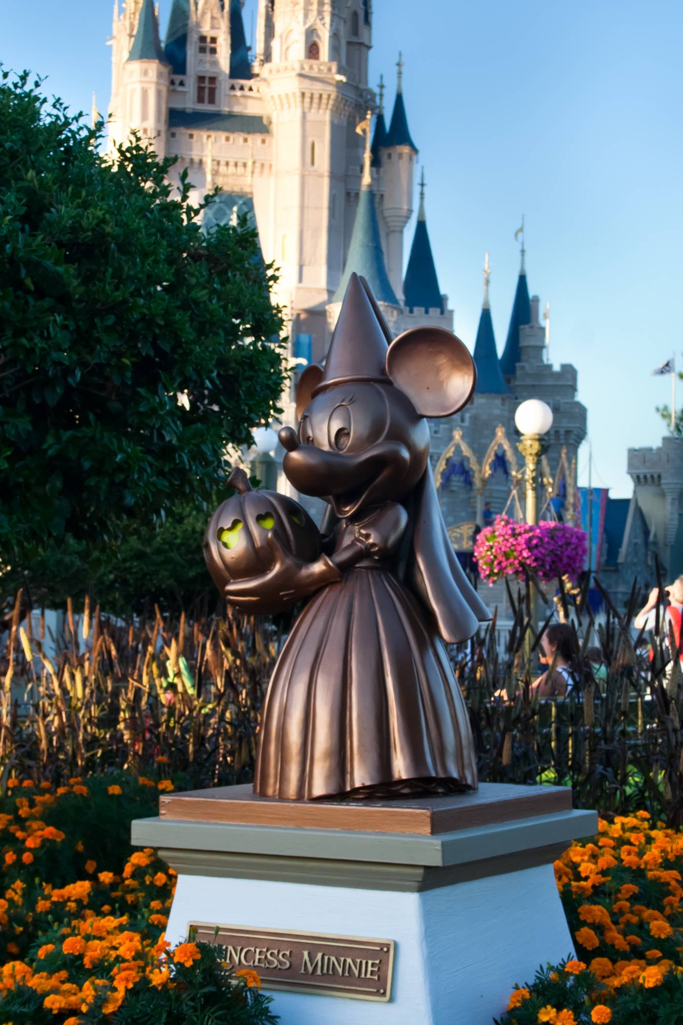Princess Minnie Statue