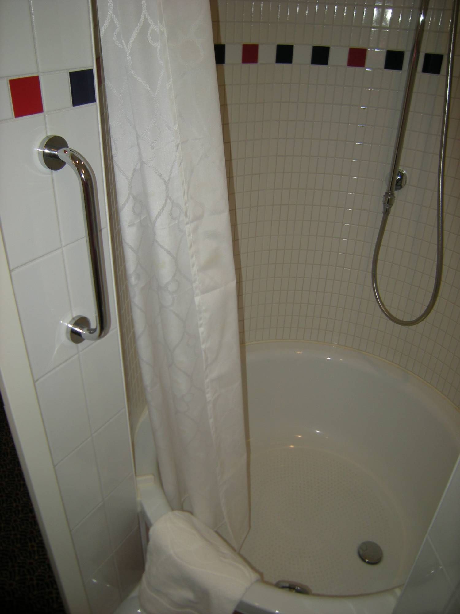 Disney Dream - Round Tub in a Family Stateroom