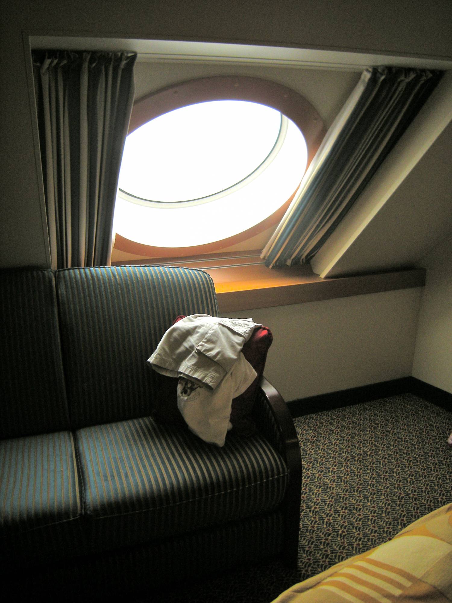 Disney Dream - Porthole in Stateroom 8500 (cat. 9A)