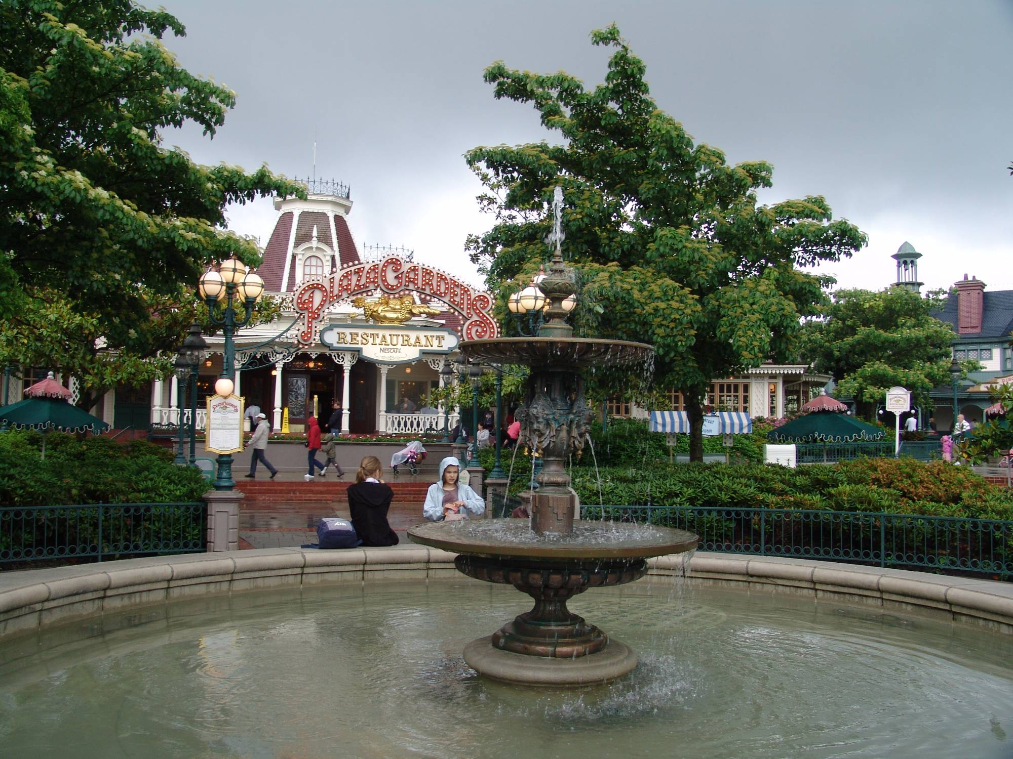 Disneyland Paris - Plaza Gardens