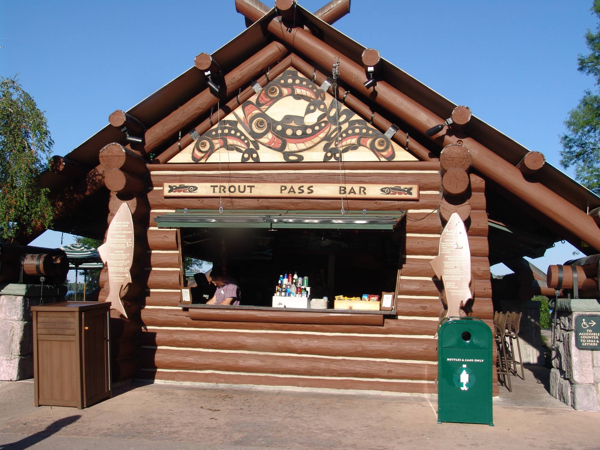 Wilderness Lodge - Trout Pass pool bar