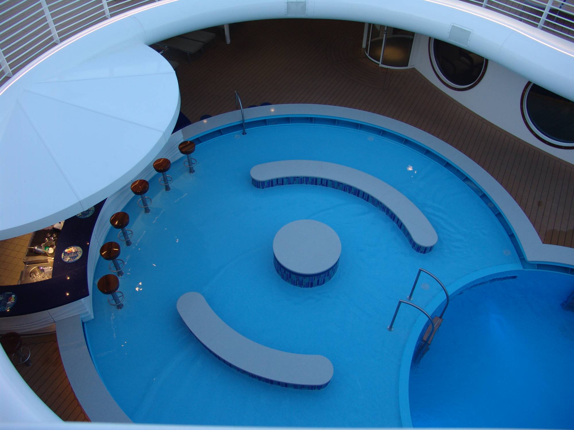 Disney Dream - adult pool