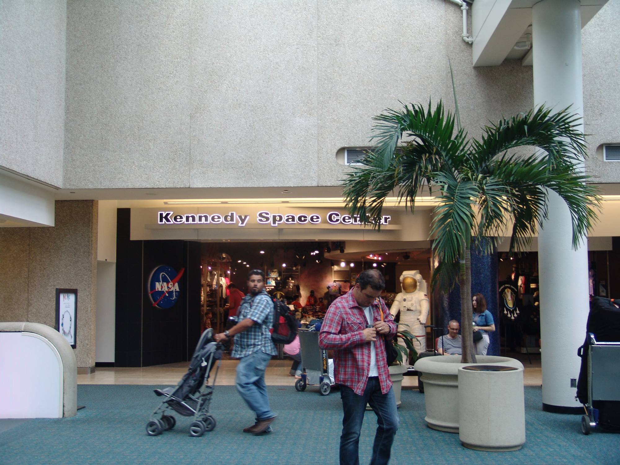 Orlando International Airport - shop