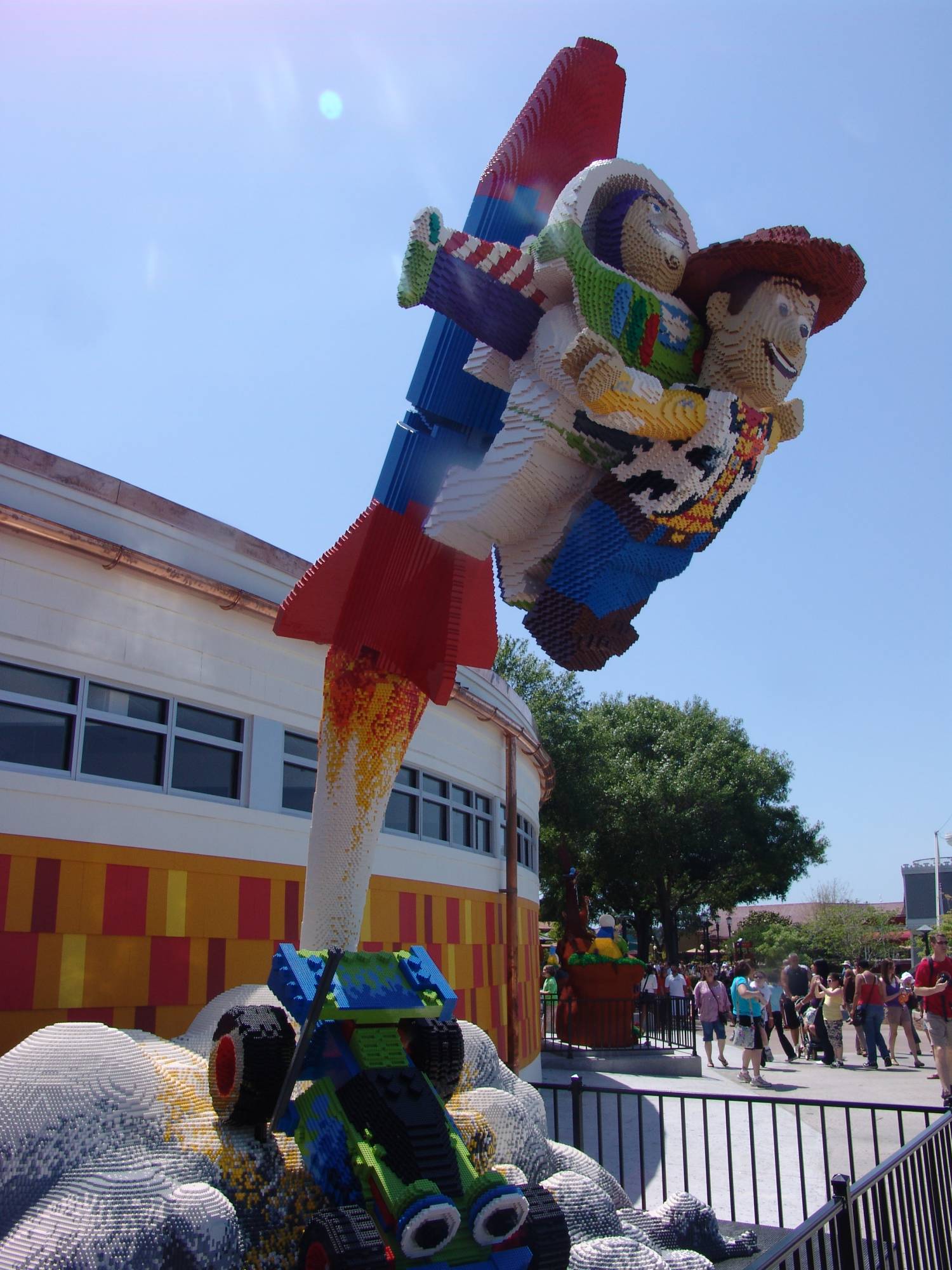 Downtown Disney - LEGO Imagination Center