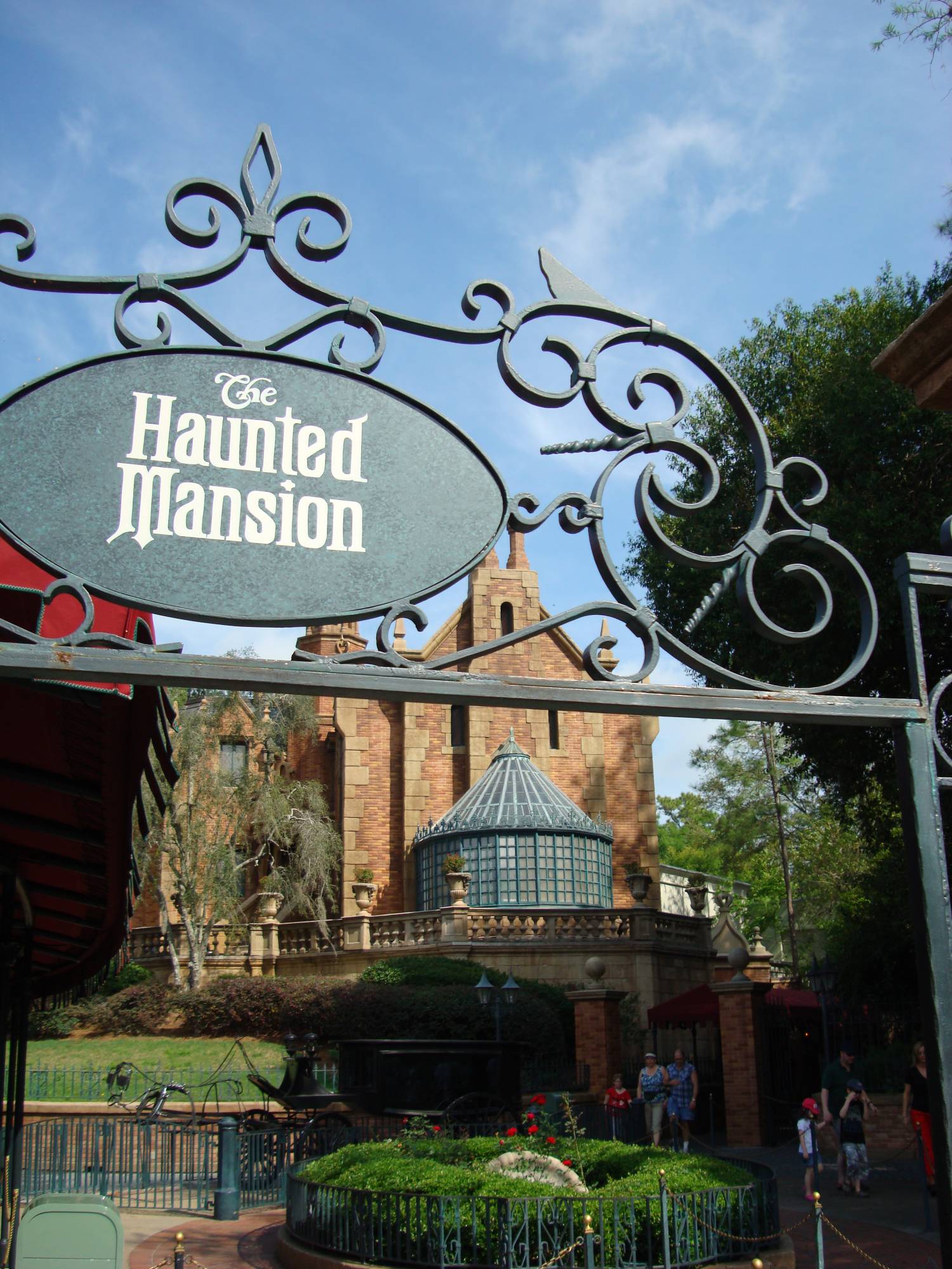 Magic Kingdom - Haunted Mansion entrance