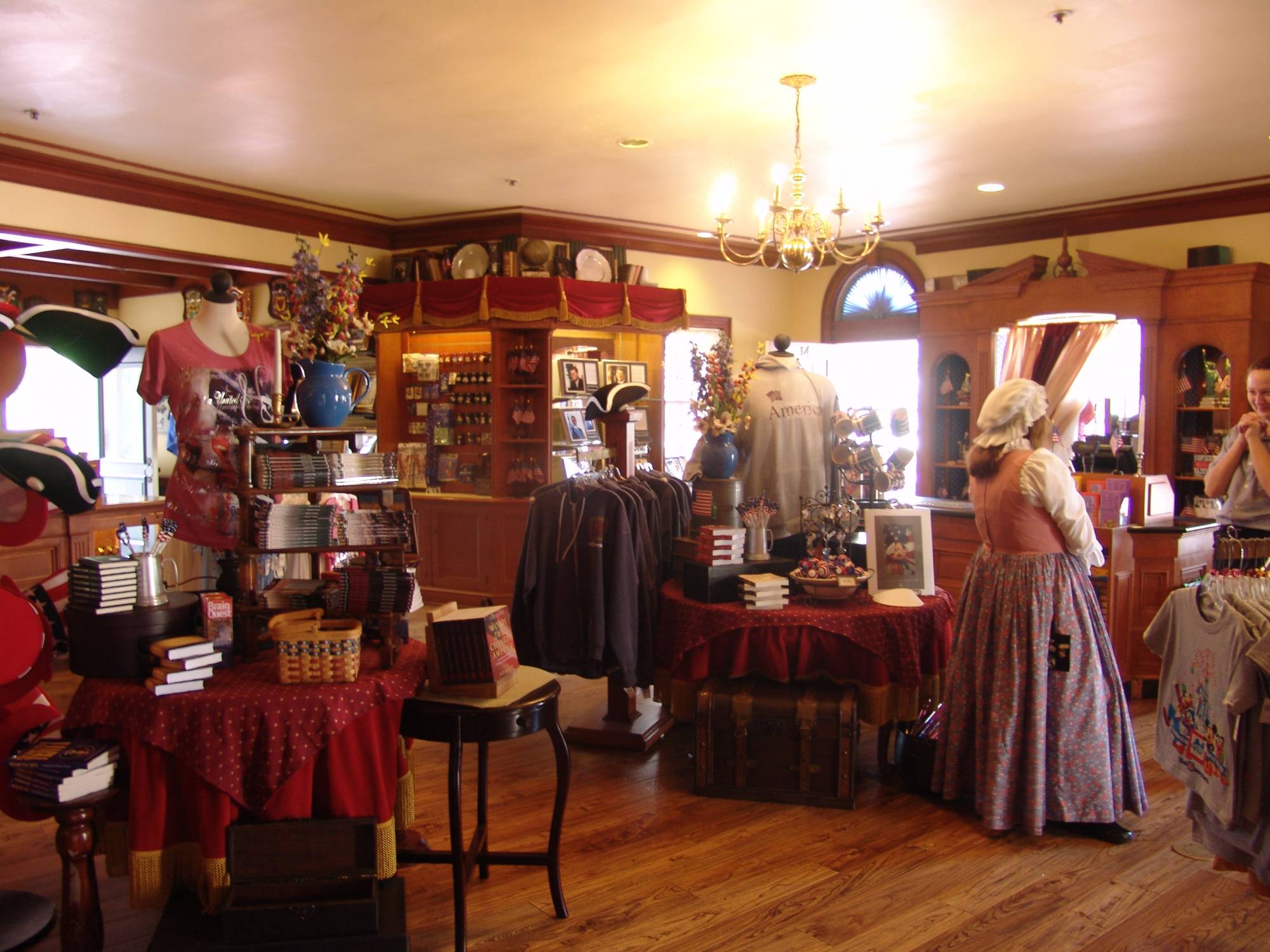 Magic Kingdom - Liberty Square shop