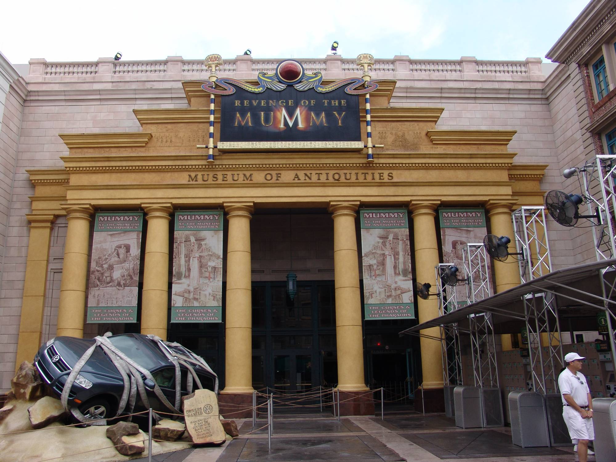 Universal Studios Florida - Mummy entrance
