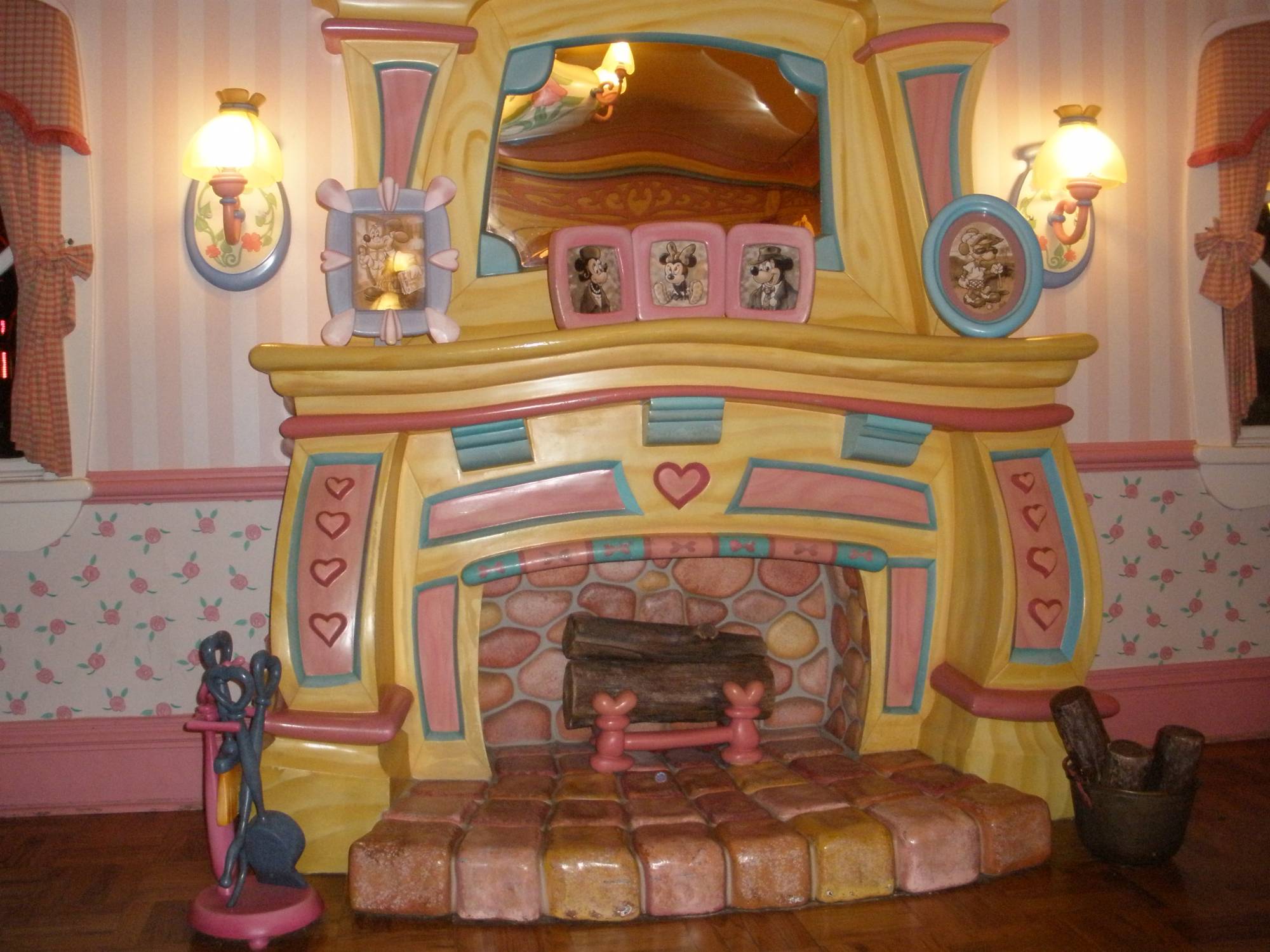 Minnie's house - fireplace