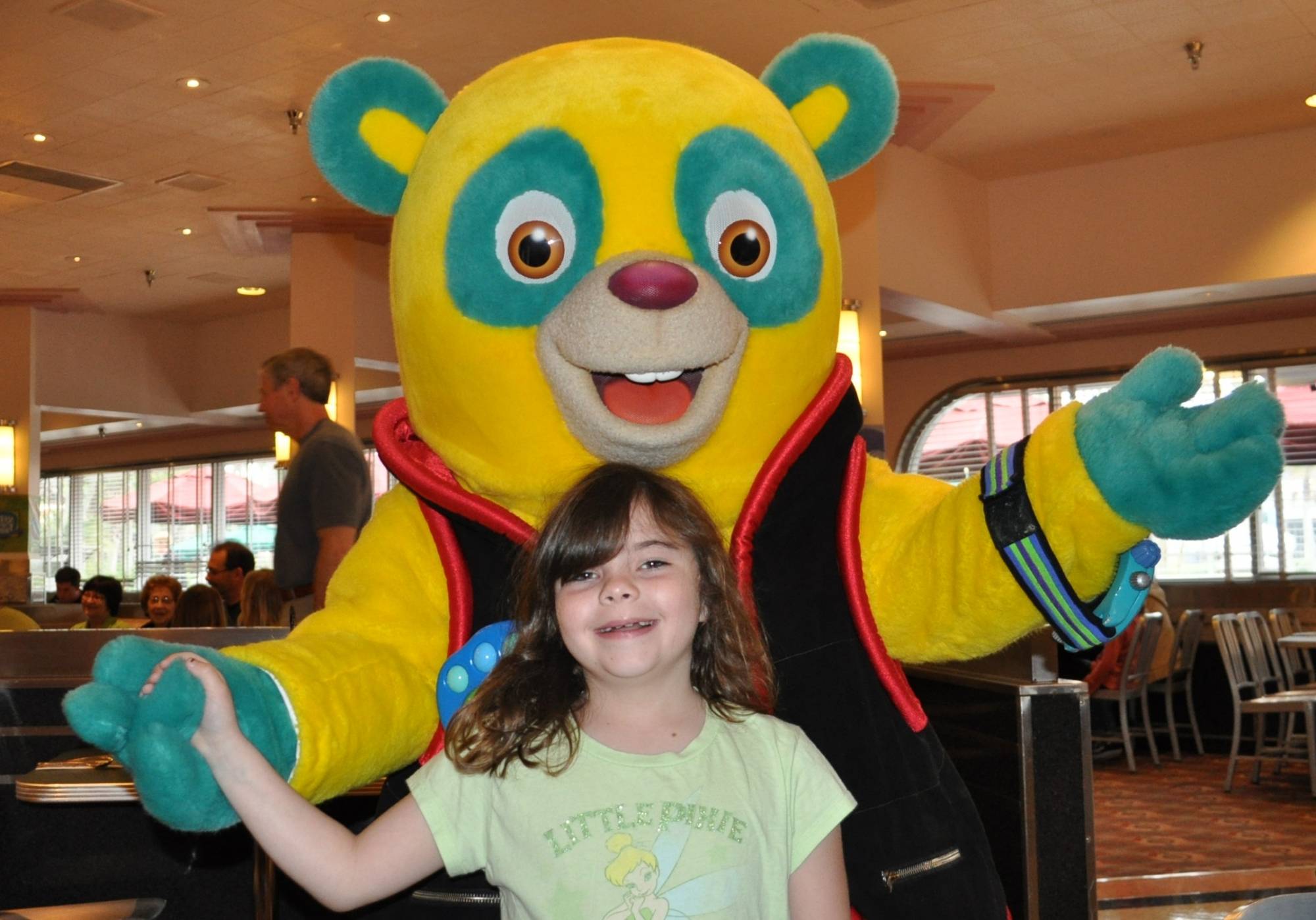 Play and Dine at Hollywood and Vine - Agent Oso
