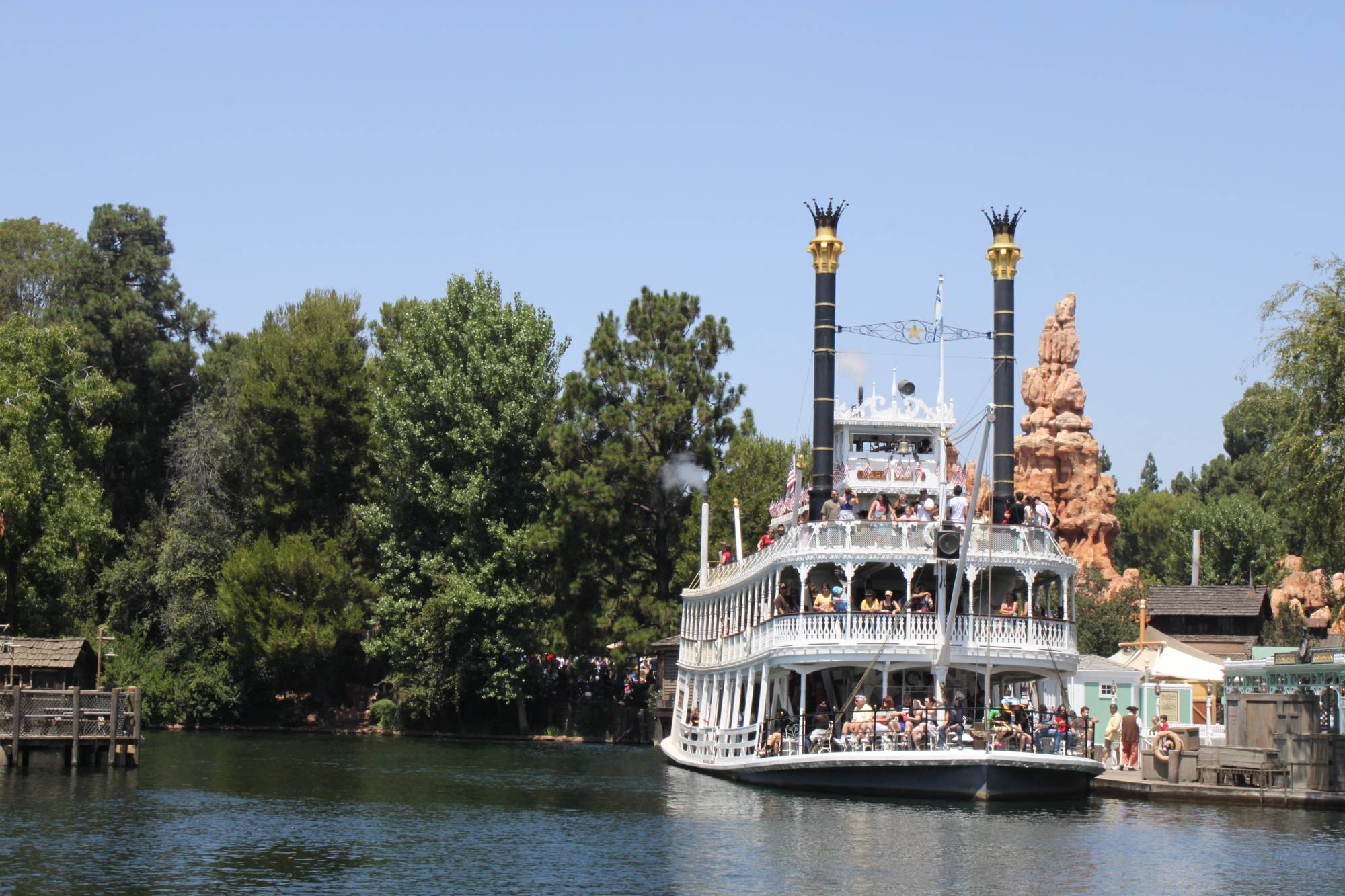 Disneyland - Rivers of America - Mark Twain Riverboat