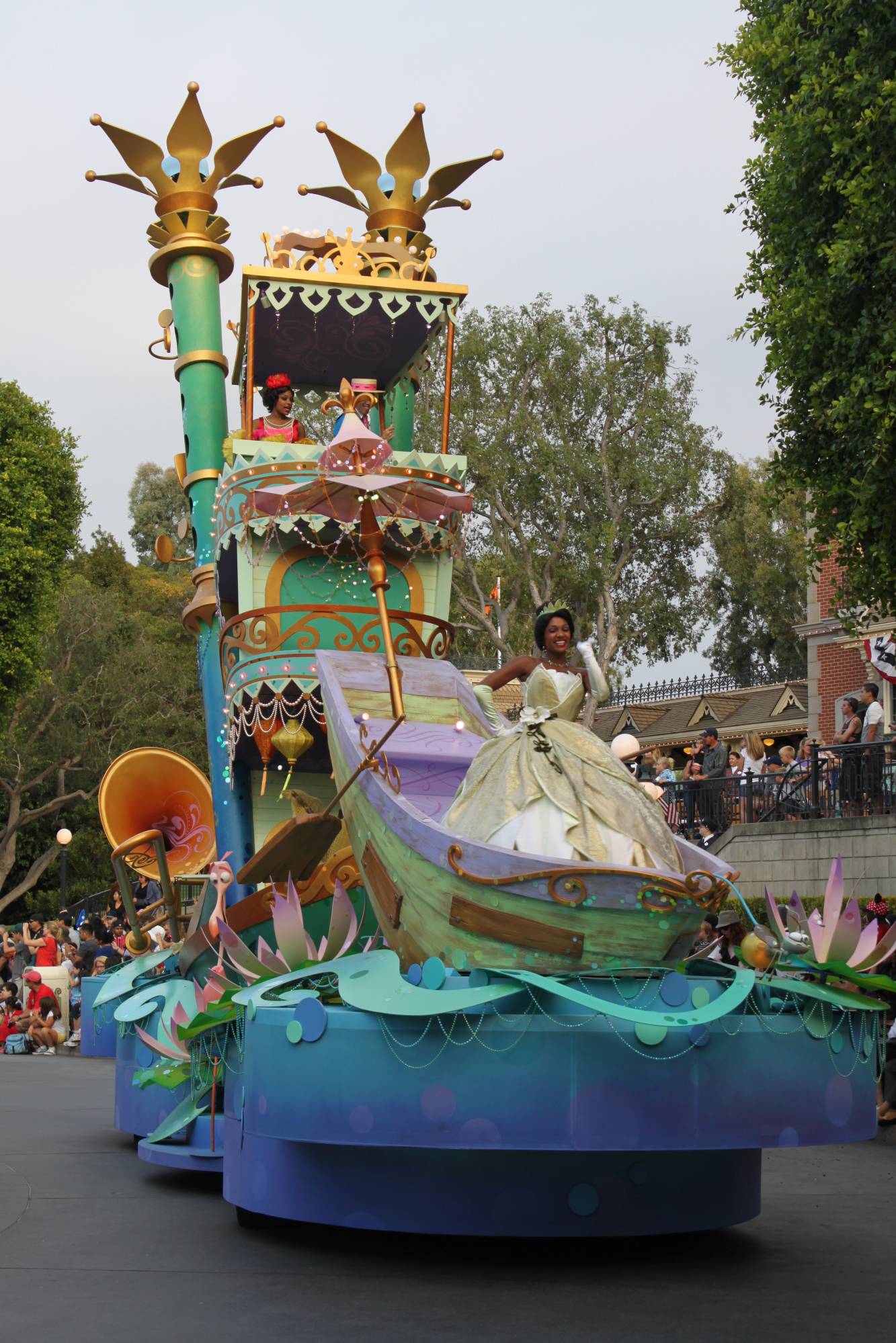 Disneyland - SoundSational Parade - The Princess and the Frog