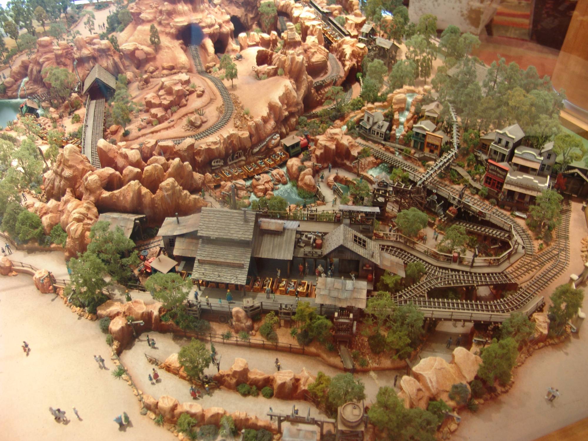 Disneyland Hotel - Big Thunder Mountain model