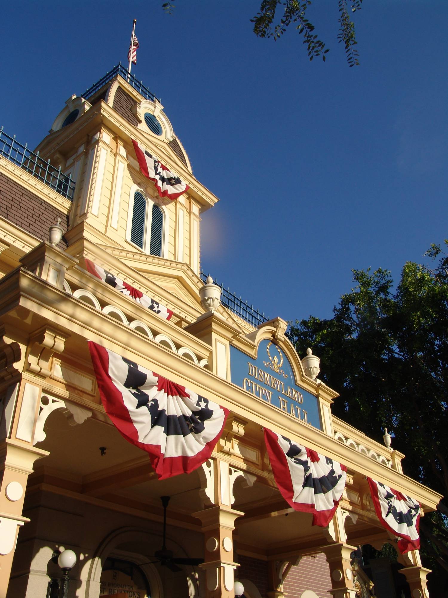 Disneyland Park - City Hall