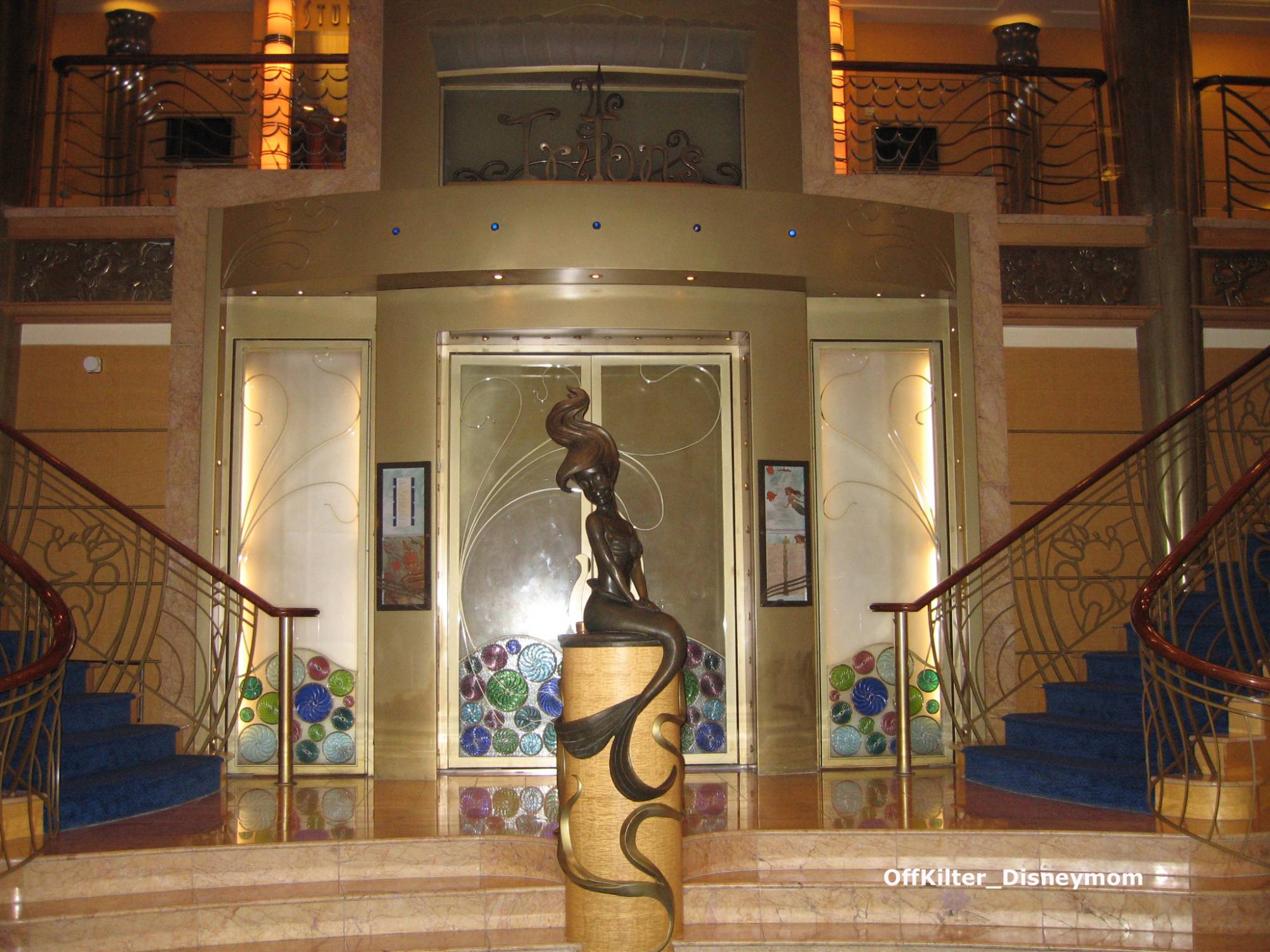 DCL - Wonder Atrium Arial Statue