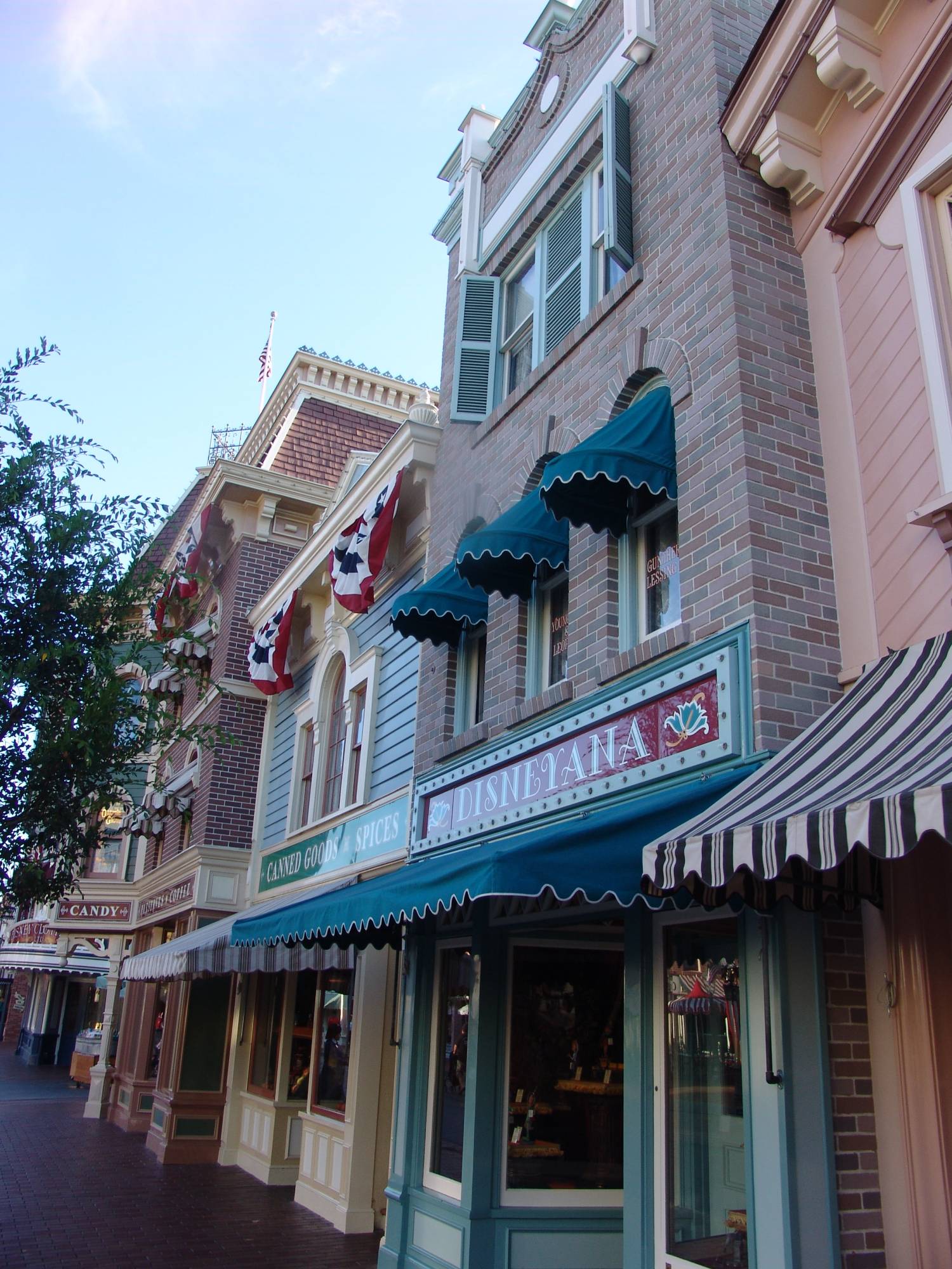 Disneyland Park - Main Street USA shops