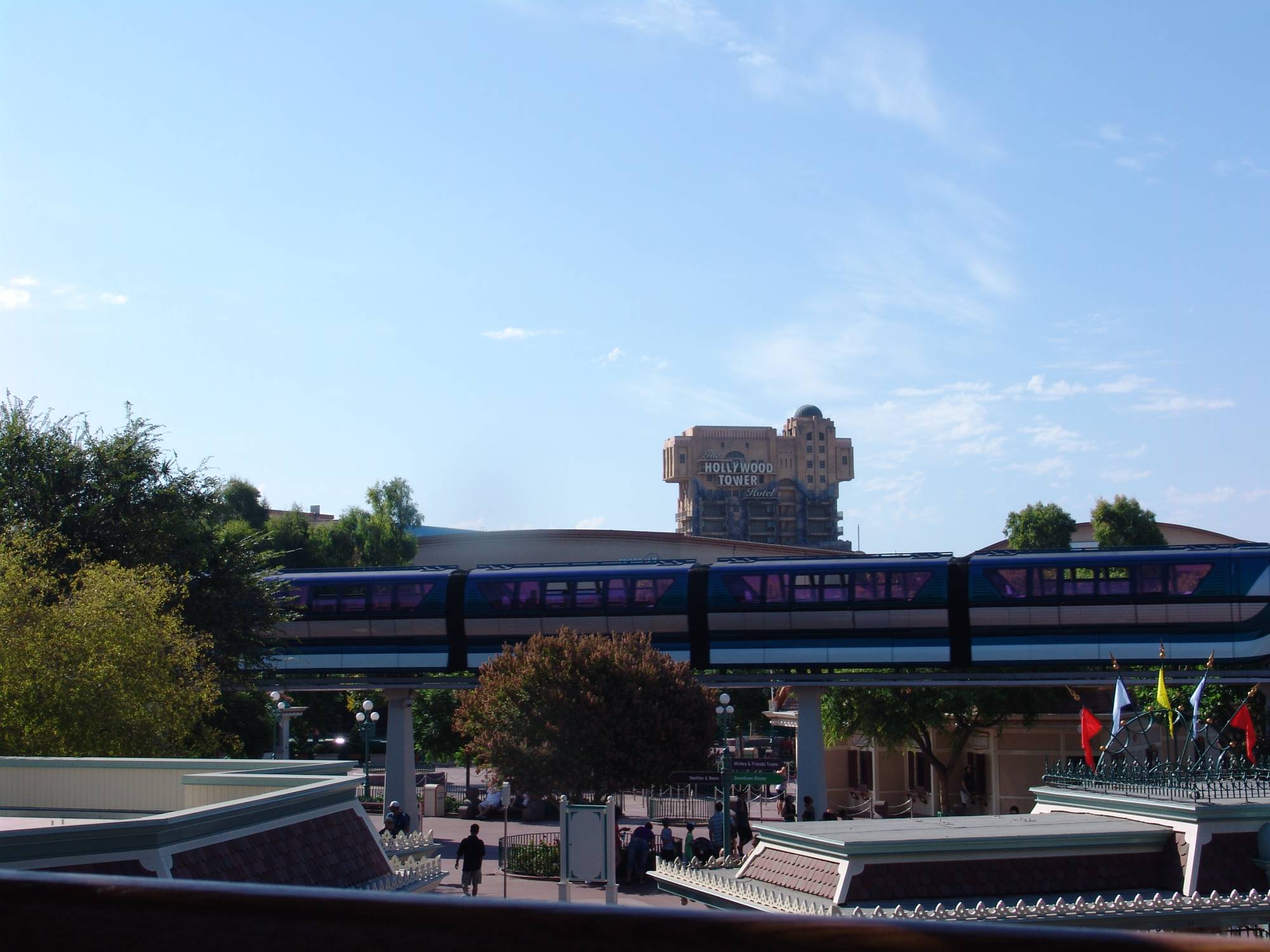 Disneyland Park - monorail from railroad