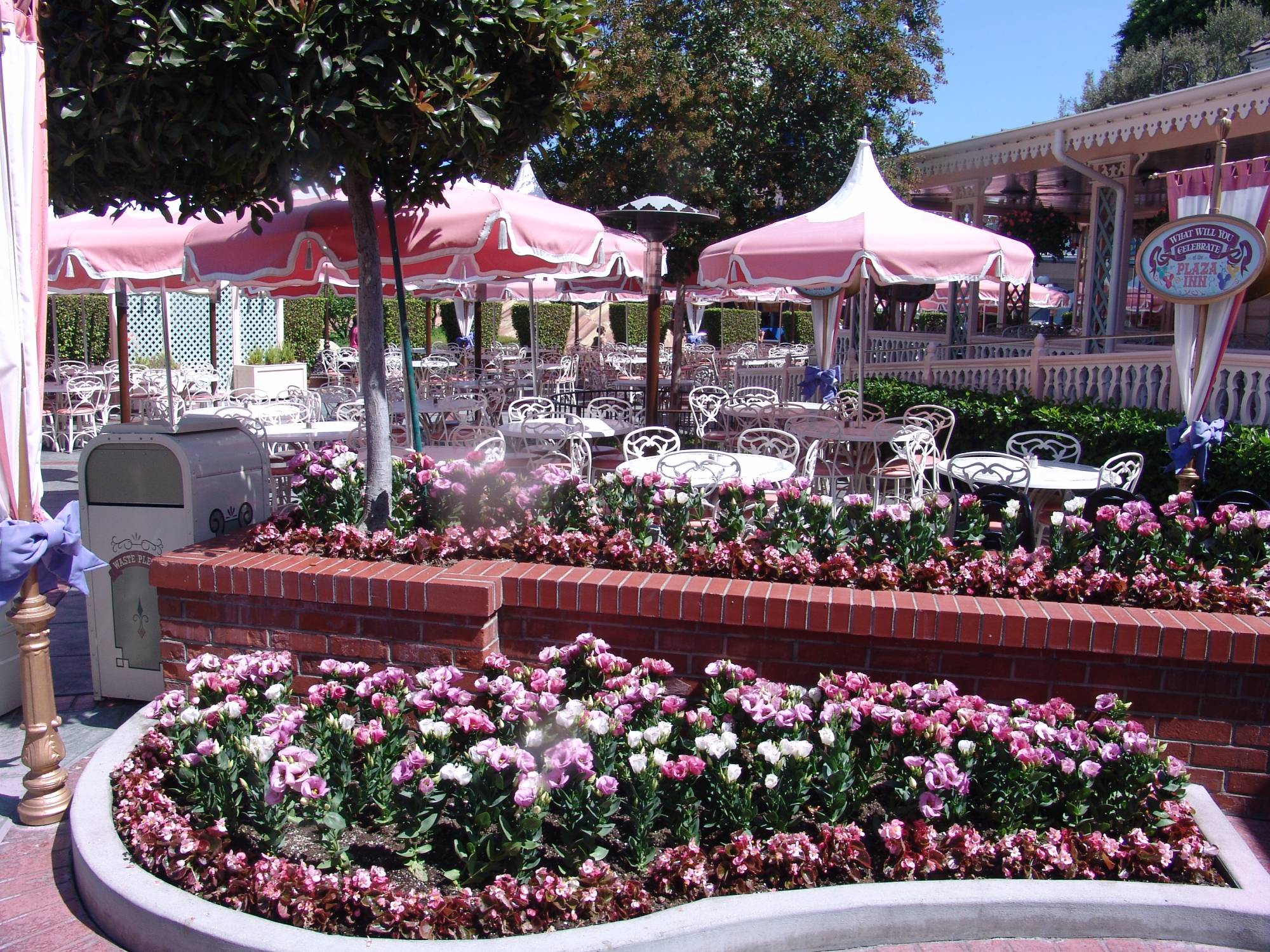 Disneyland Park - Plaza Inn