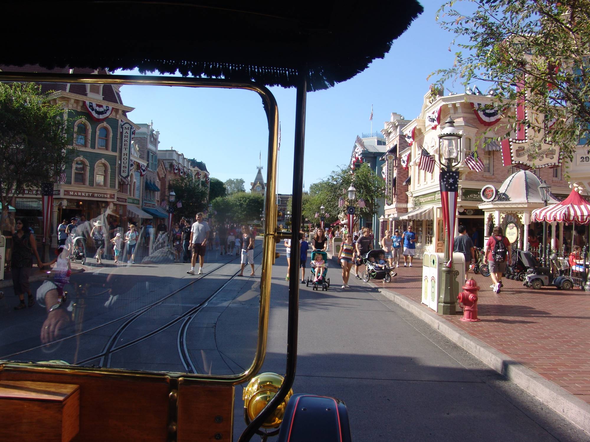 Disneyland Park - driving down Main Street
