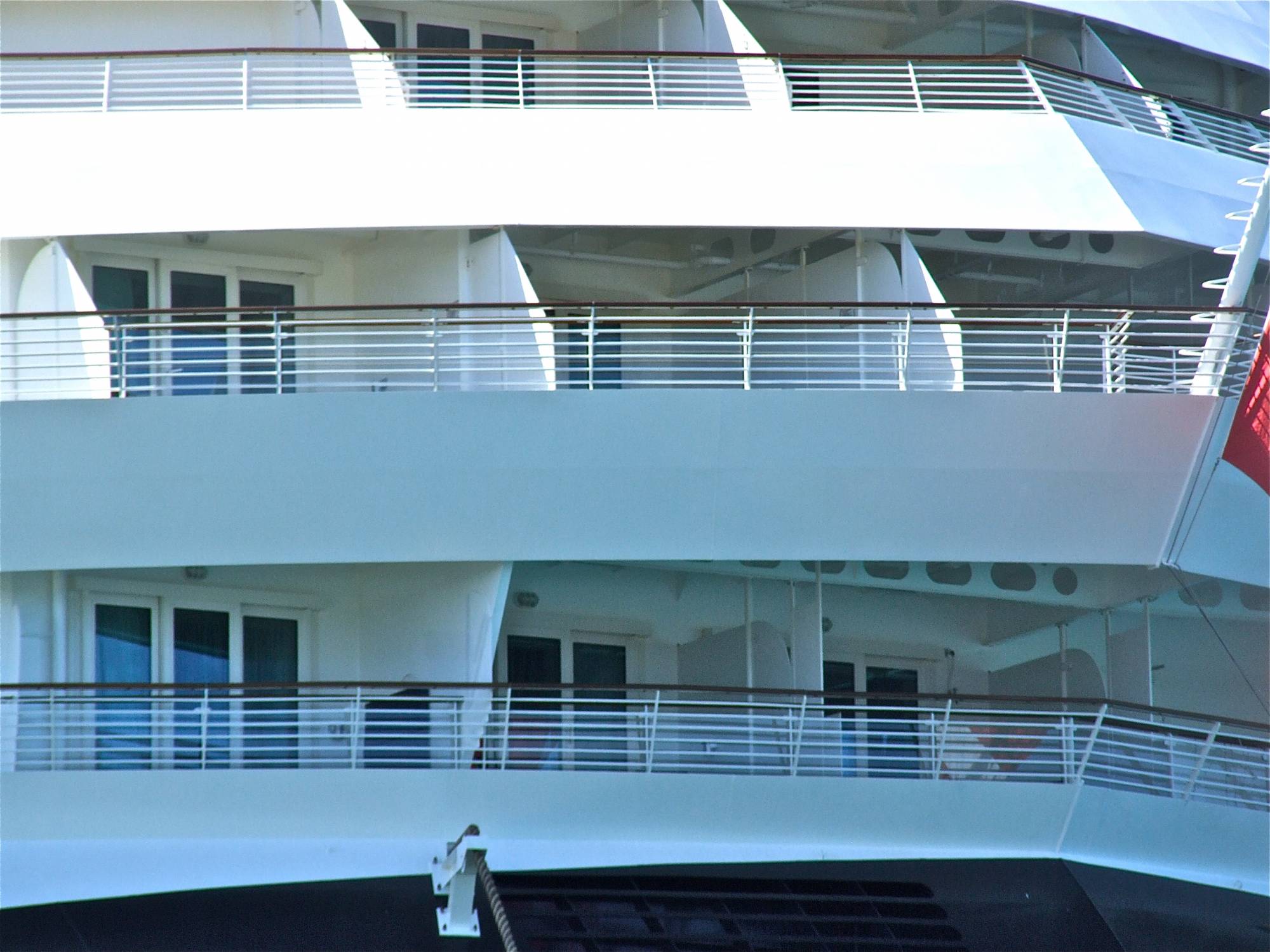 Disney Dream Stern verandahs - Cat 7A and Cat 5E