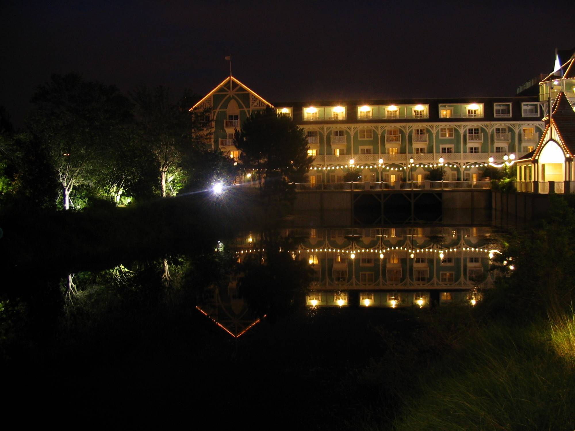 Beach Club Villas - exterior at night