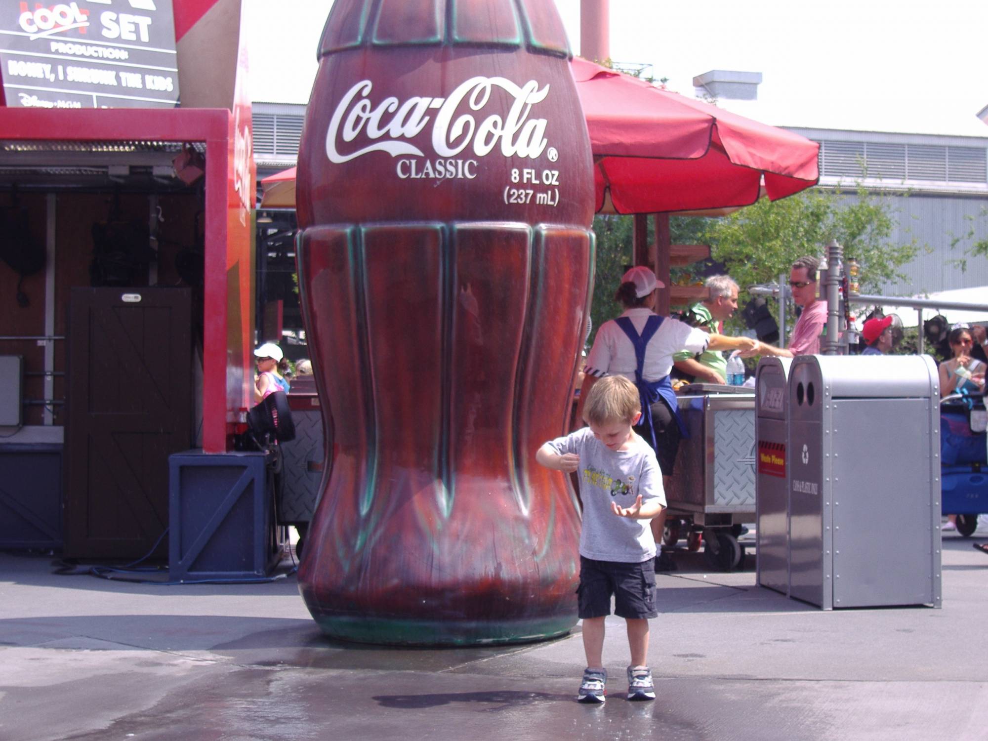 Disney's Hollywood Studios - Big Coca-Cola Bottle that Sprays!