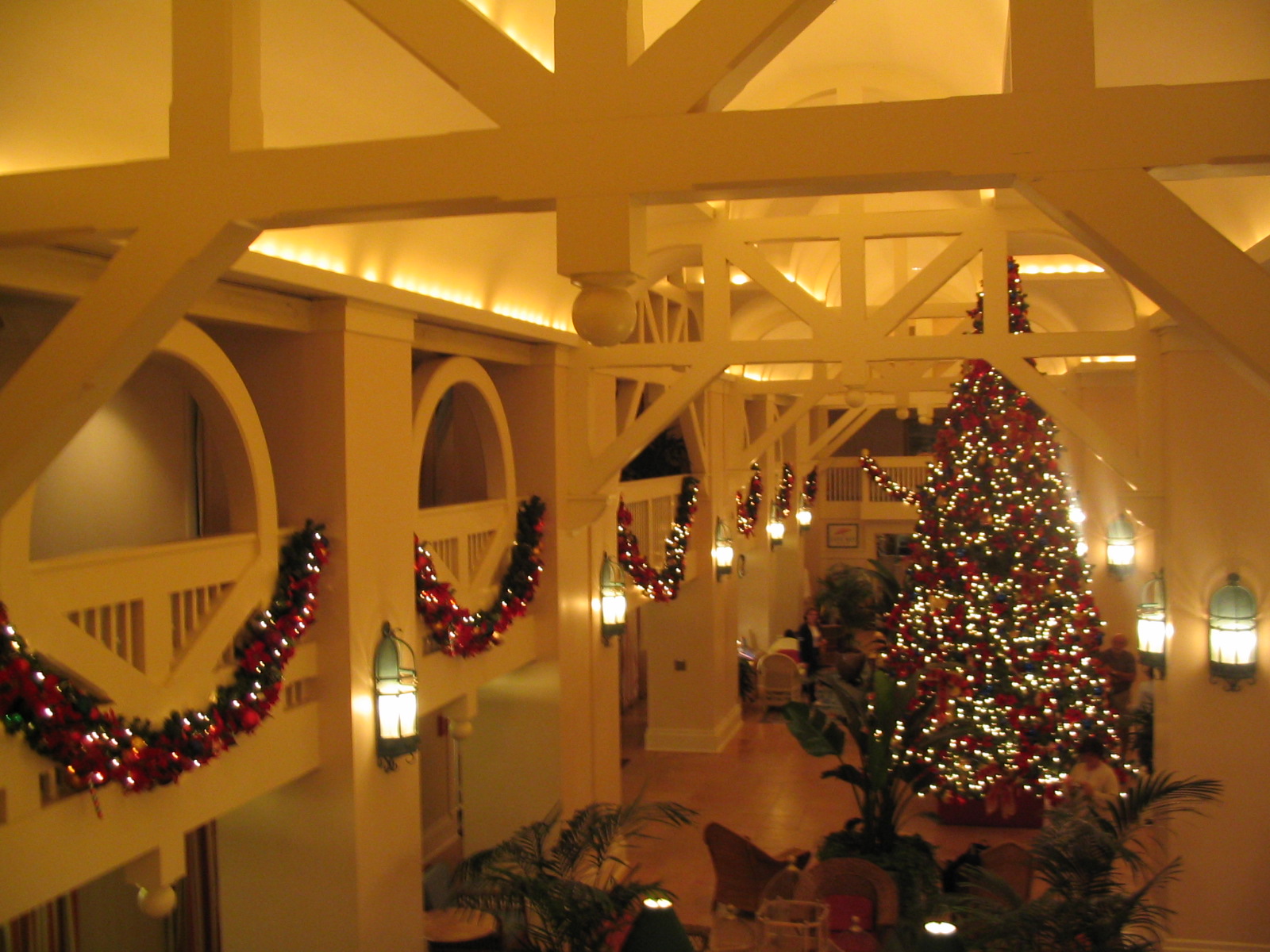 Beach Club - Lobby Christmas Decorations