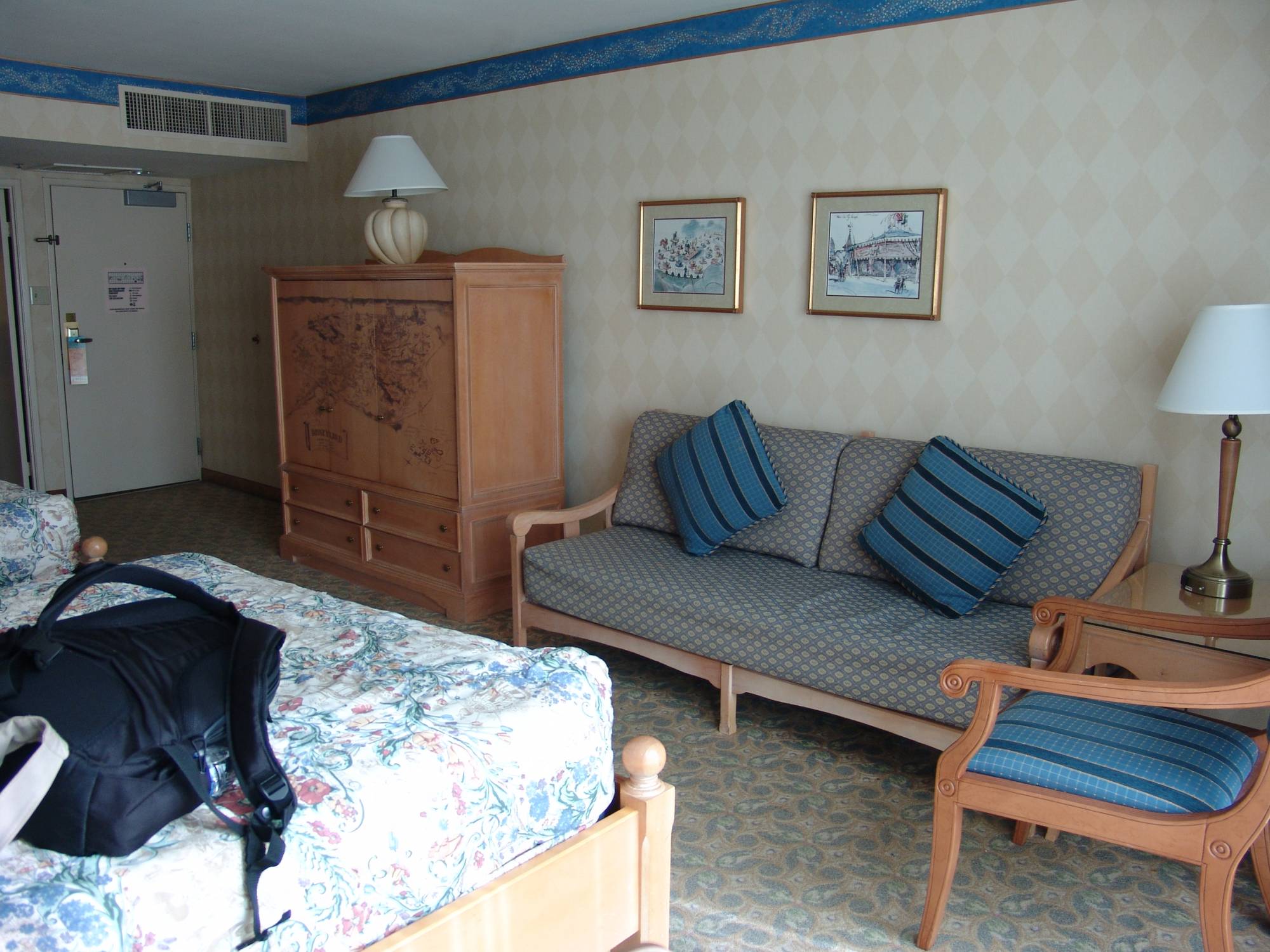 Disneyland Hotel - guest room