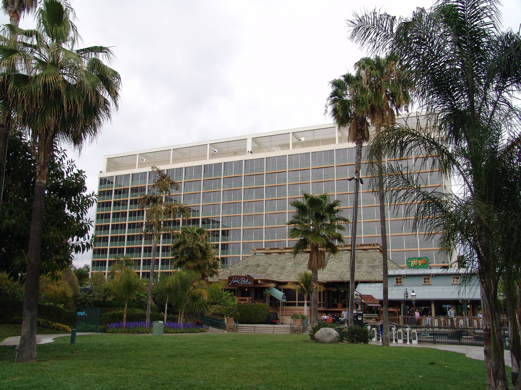Disneyland Hotel - Sierra Tower