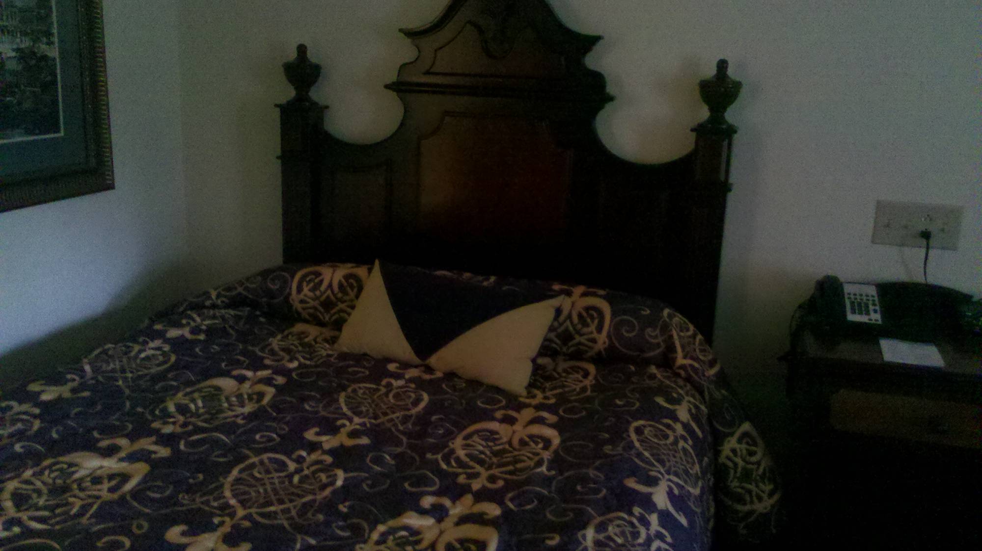 Queen Bed at POR French Quarter