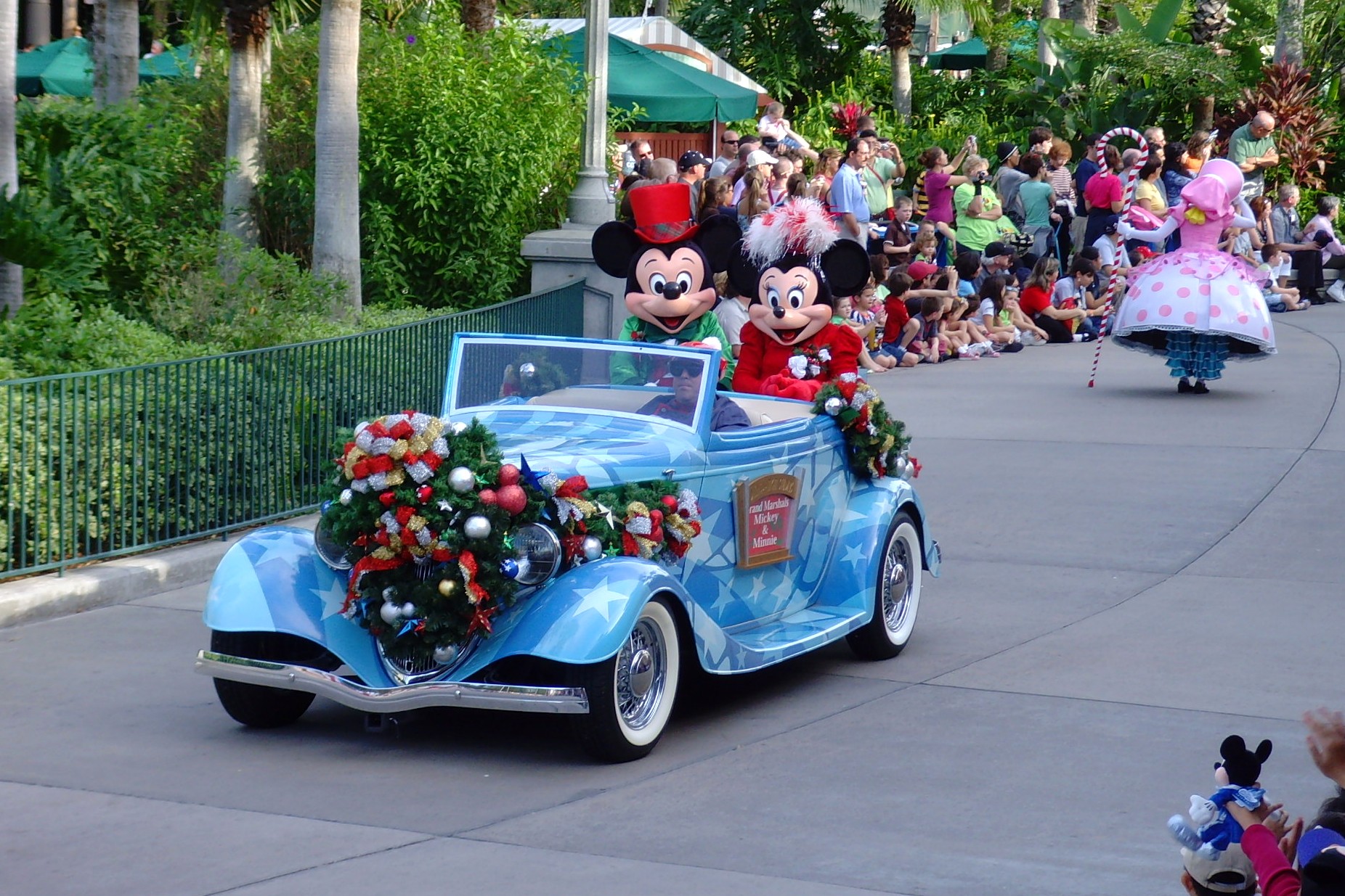 Disney Studios - Stars &amp; Motor Cars Christmas parade