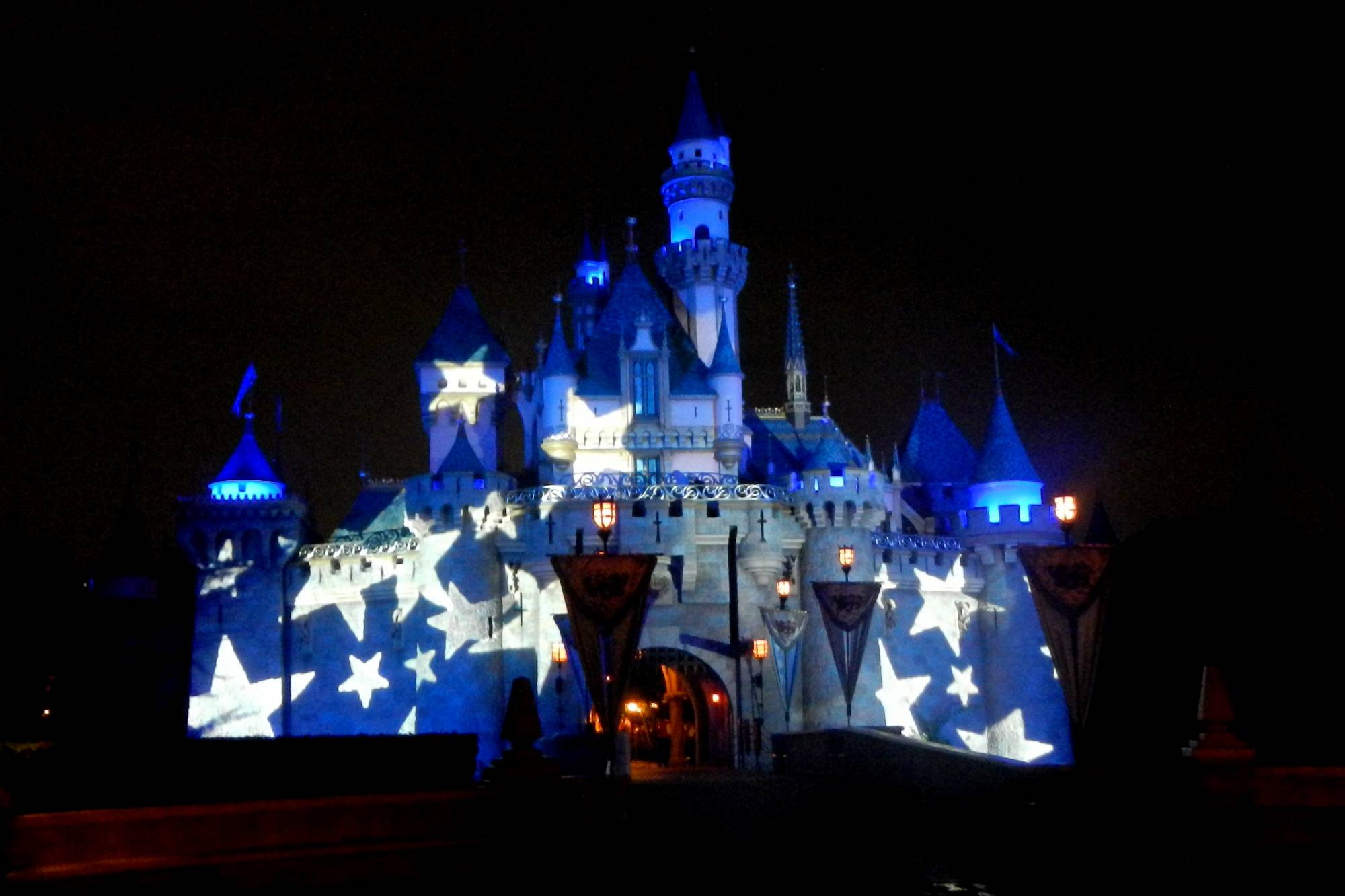 Castle Lighting Effects - Mickey's Halloween Party 2012