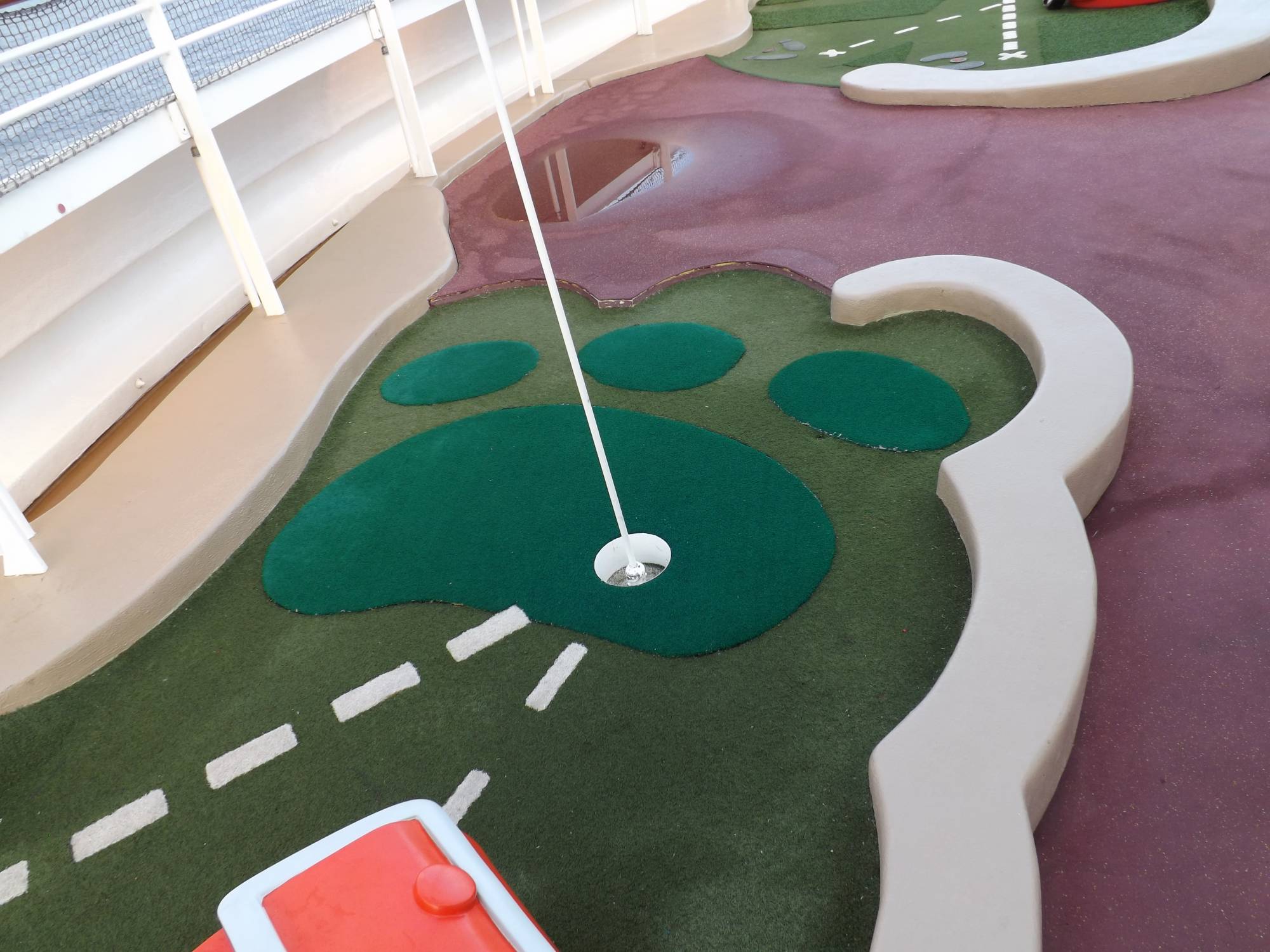Goofy's Sport's Deck - Miniature Golf